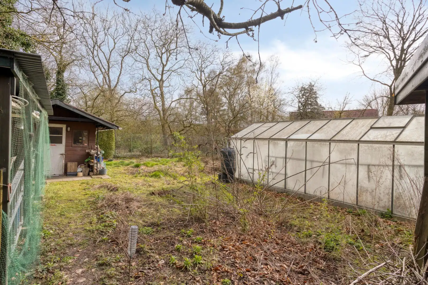 Alleenstaande woning met 2 slaapkamers, garage en grote tuin - verscholen in het groen. foto 29