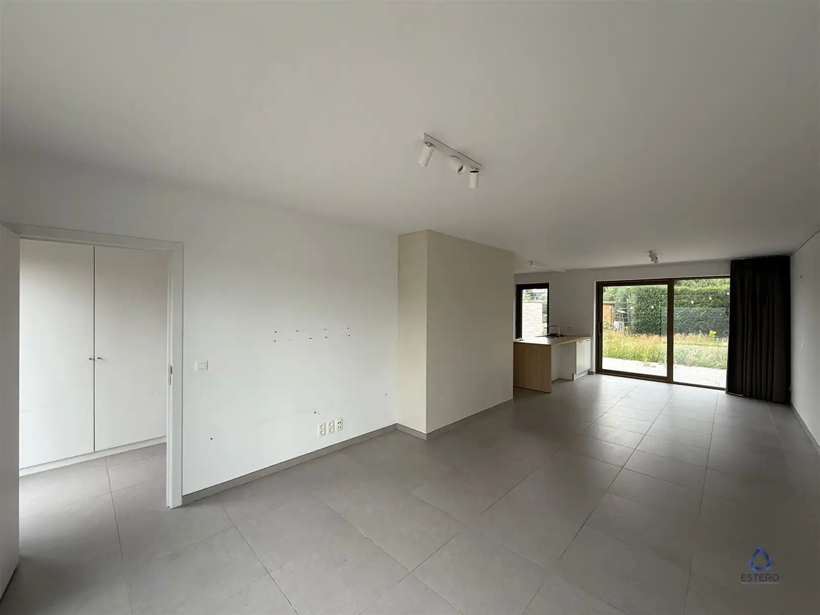 Nieuwbouwwoning met 4 slpk en carport foto 3