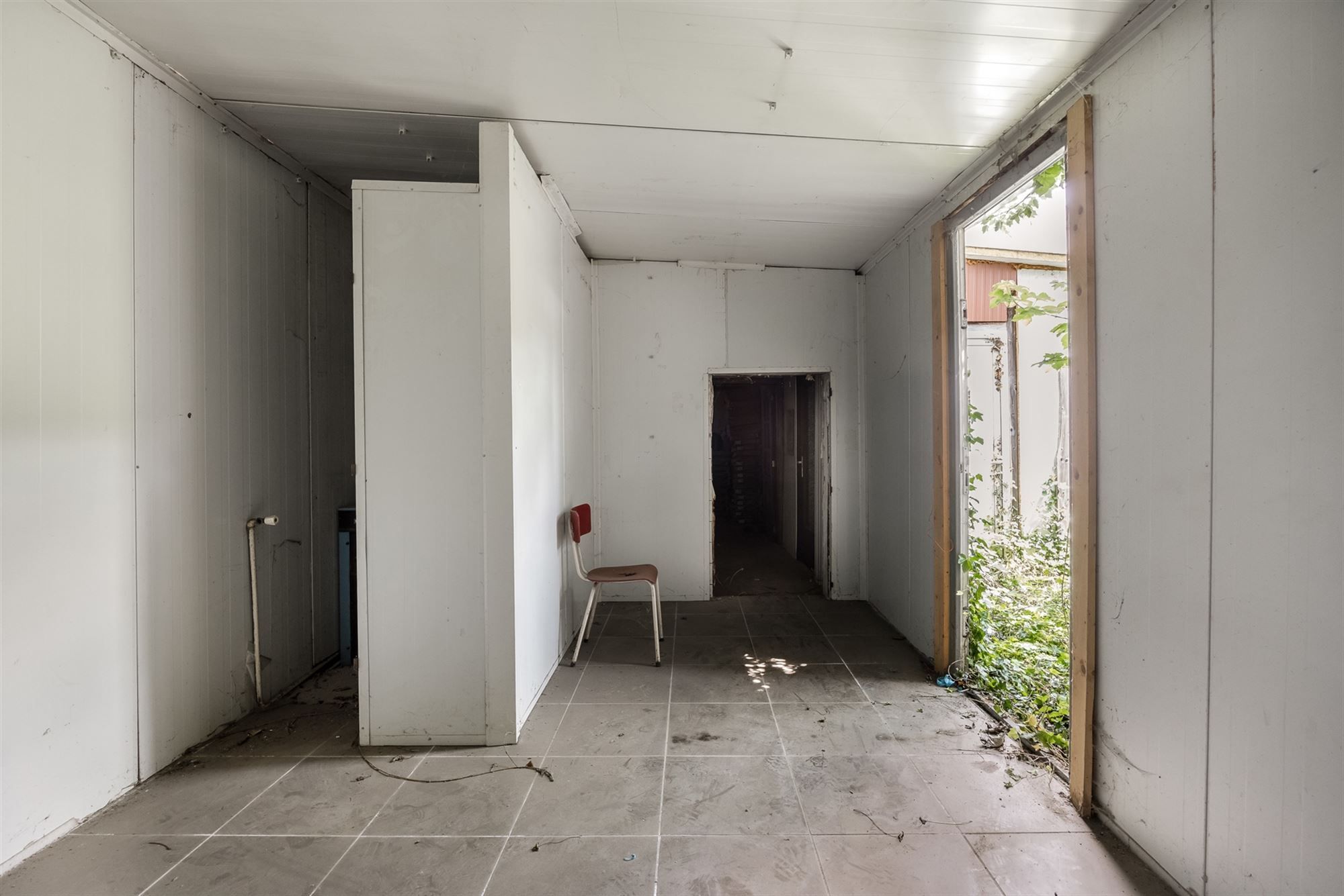 CENTRAAL GELEGEN, TE RENOVEREN PAND MET GROOT POTENTIEEL foto 13