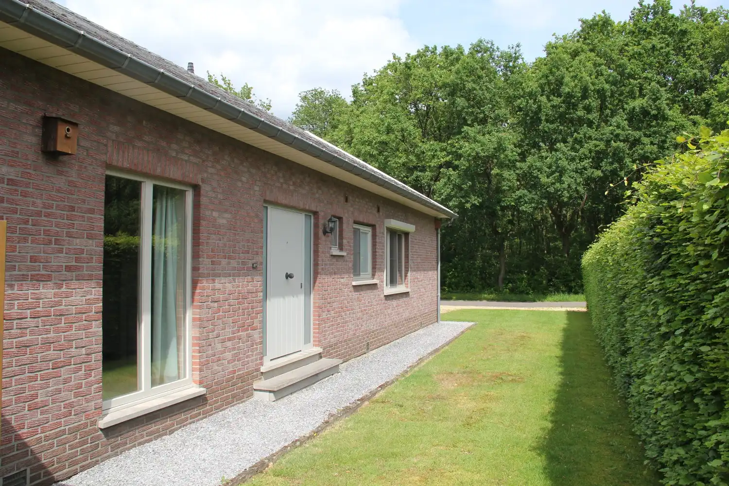 Instapklare gerenoveerde woning op 11a 75ca met prachtige, zuidgerichte tuin aan natuurgebied De Maten in Genk. foto 2