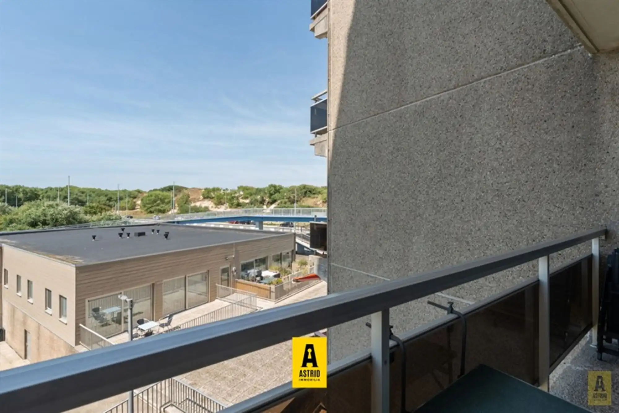 Zonnig appartement met open zichten vlakbij strand! foto 13