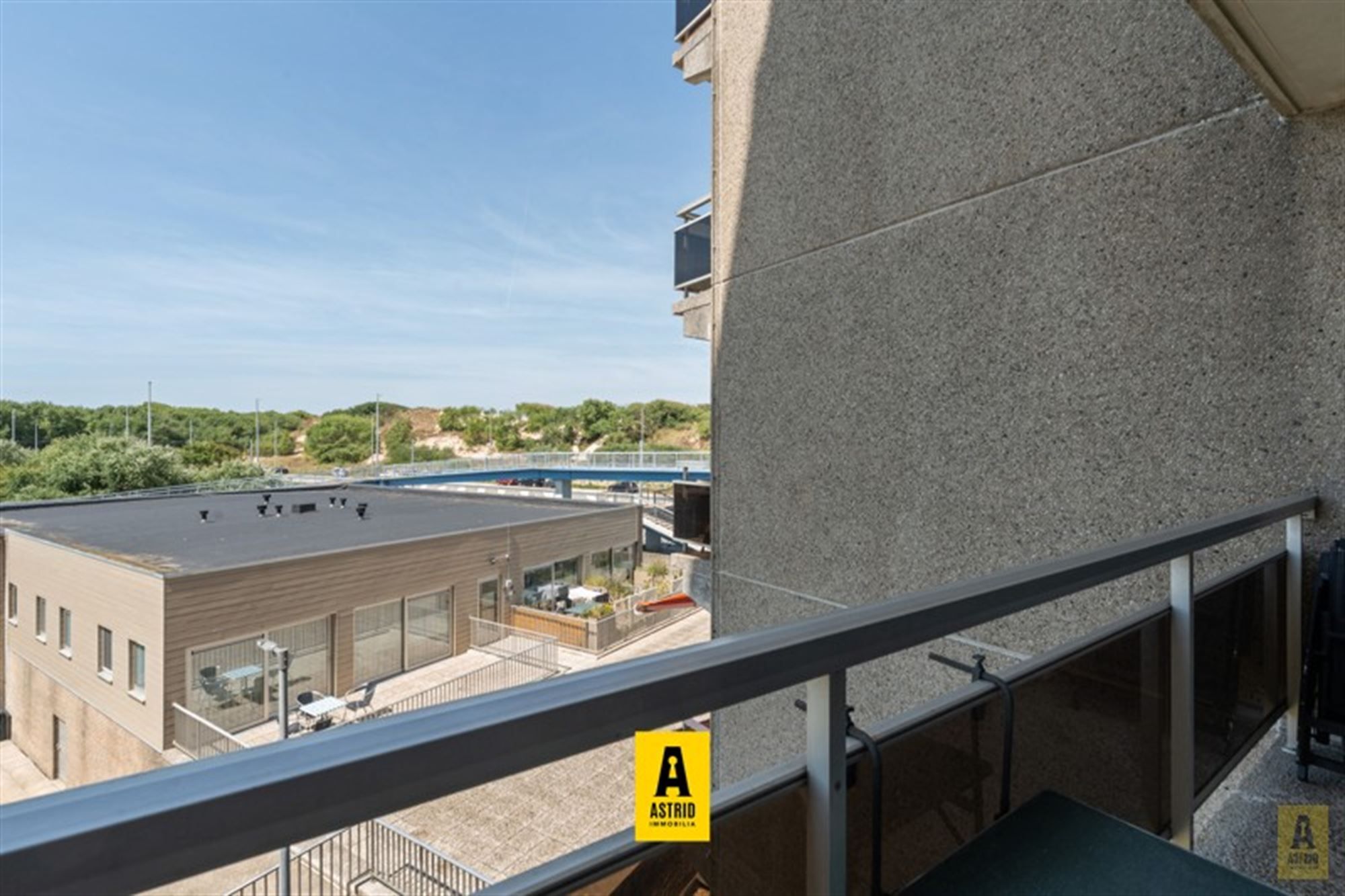 Zonnig appartement met open zichten vlakbij strand! foto 13