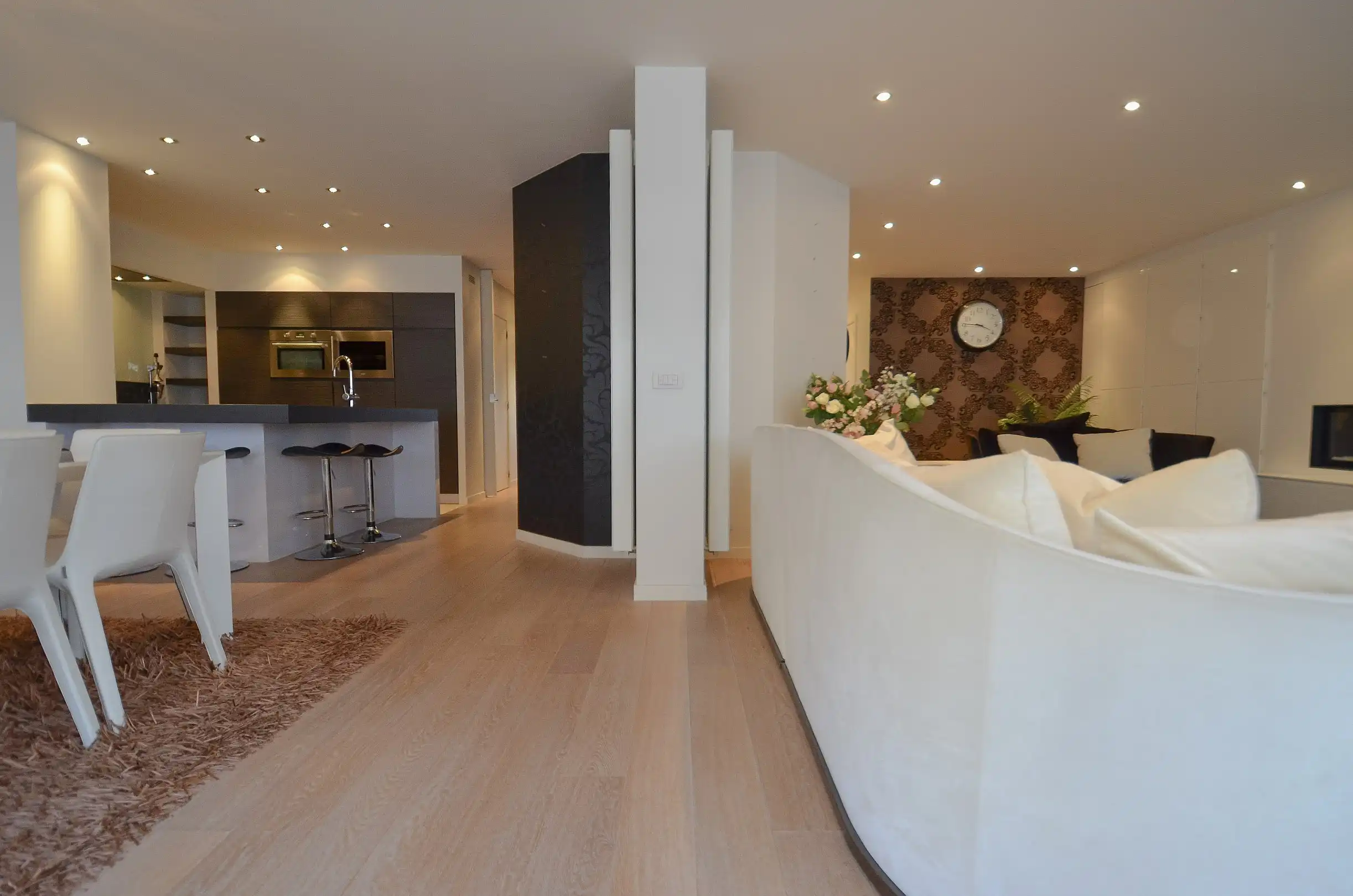 Topaanbieding – Uitzonderlijk ruim appartement in stijlvolle residentie. foto 13