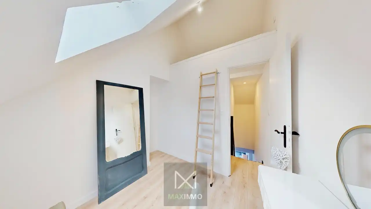 Totaal gerenoveerde woning met garage in het centrum van Lauwe foto 9