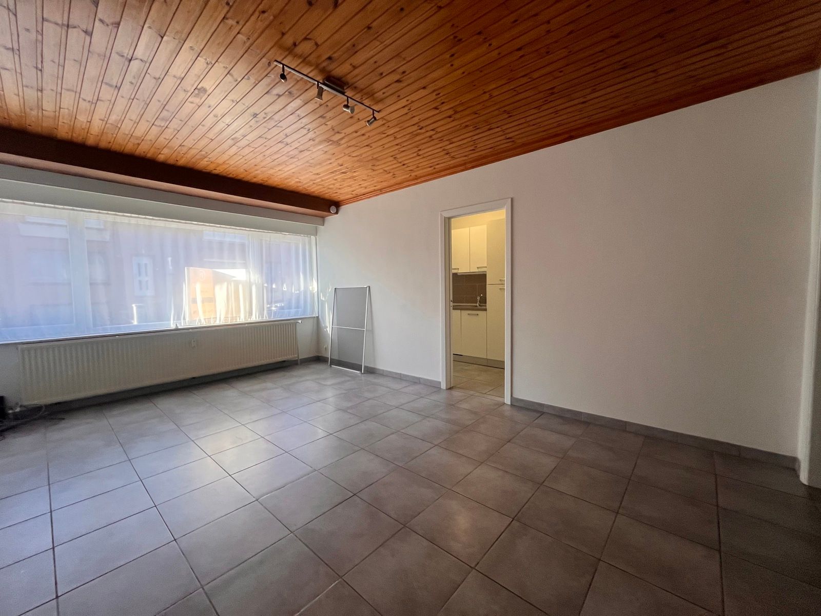 Gelijklvloers app met 2 slpks - garage en gemeenschap tuin foto 3