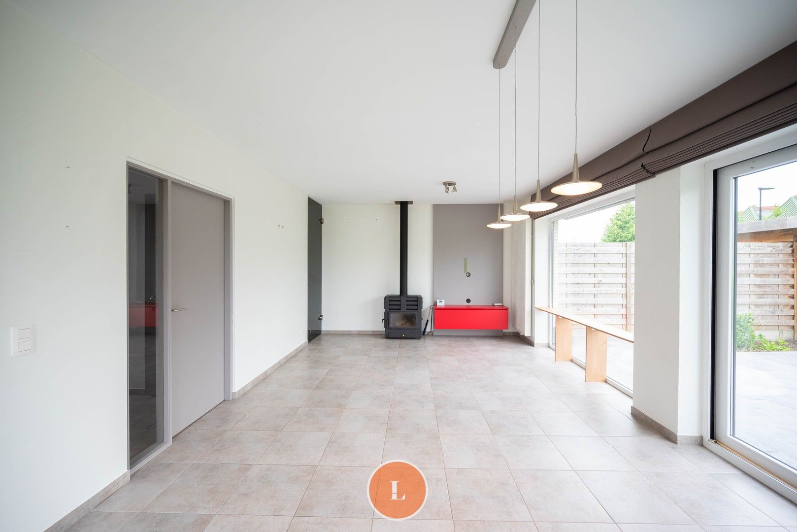 recente halfopen woning in een rustige wijk foto 4