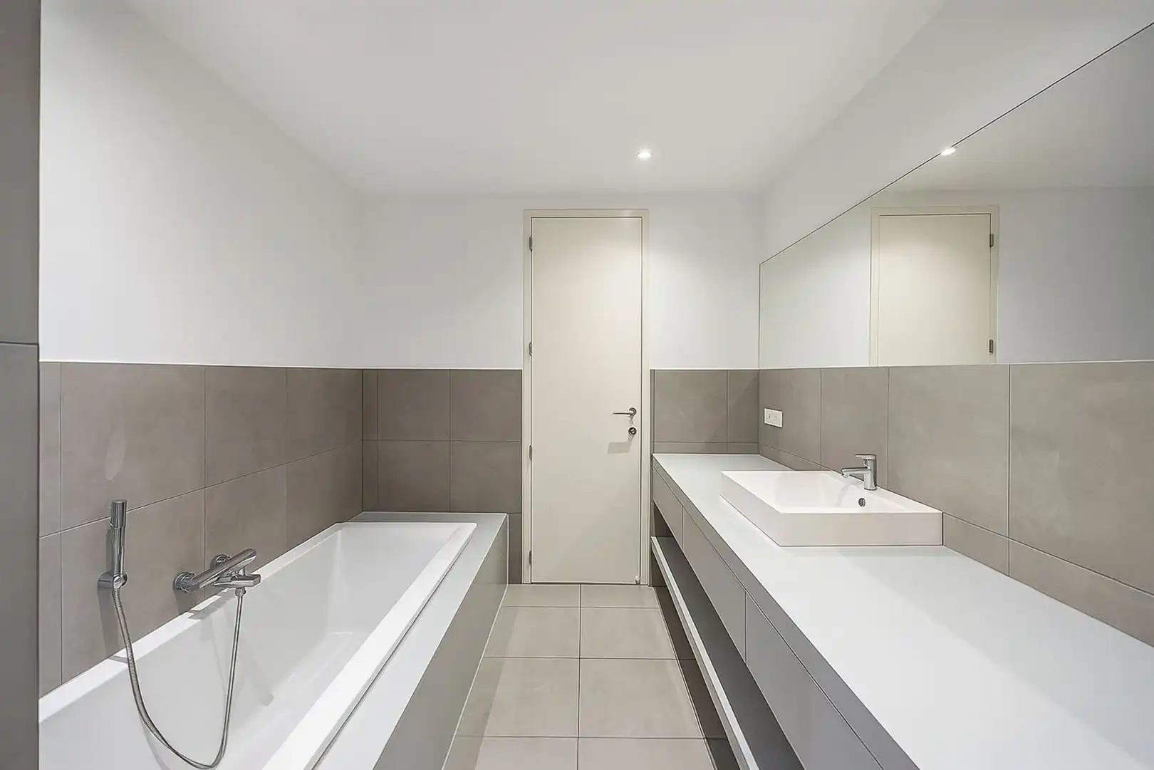 Recente & verrassende ruime woning met commercieel gelijkvloers foto 9