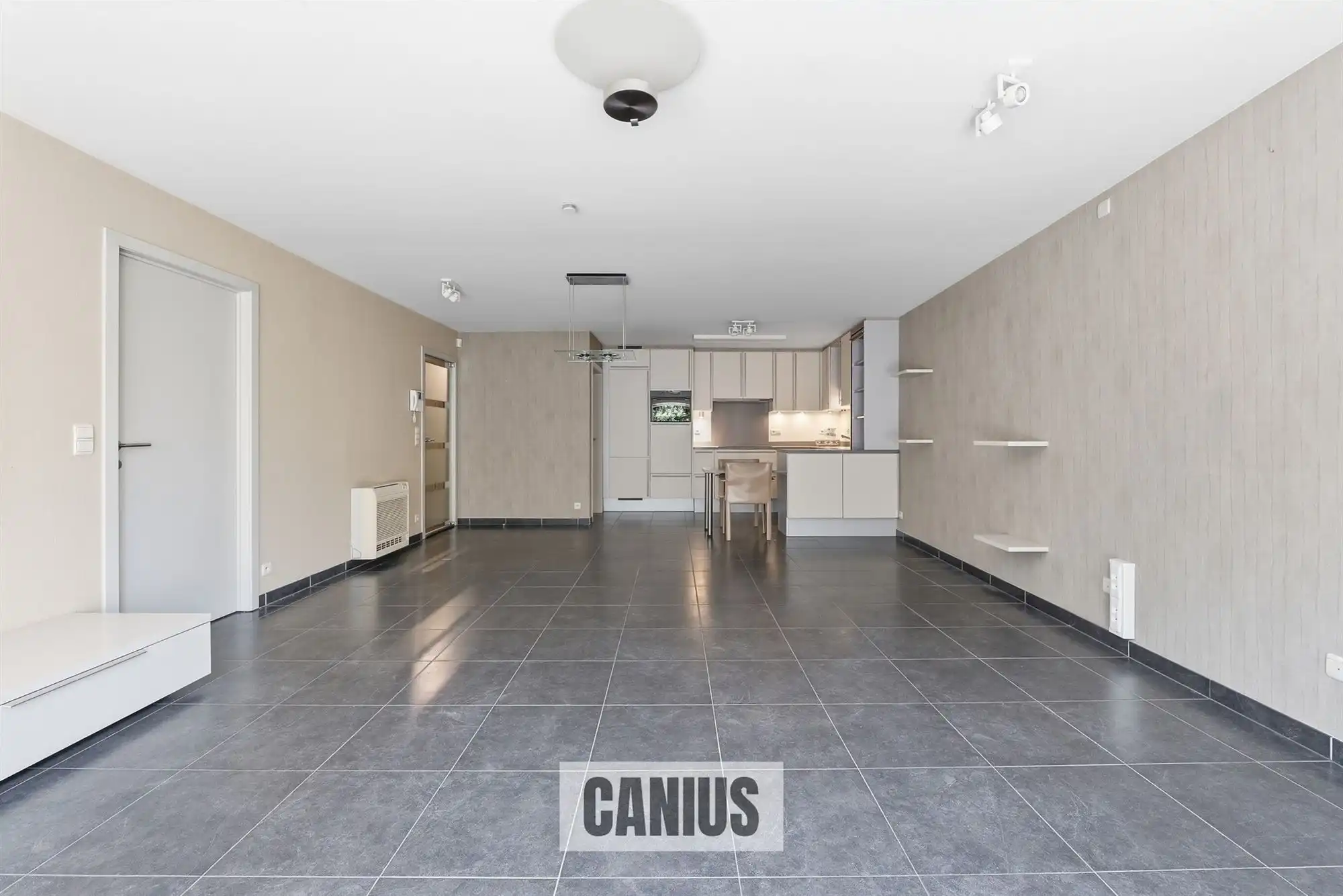 STIJLVOL GELIJKVLOERS APPARTEMENT MET DRIE SLAAPKAMERS foto 20
