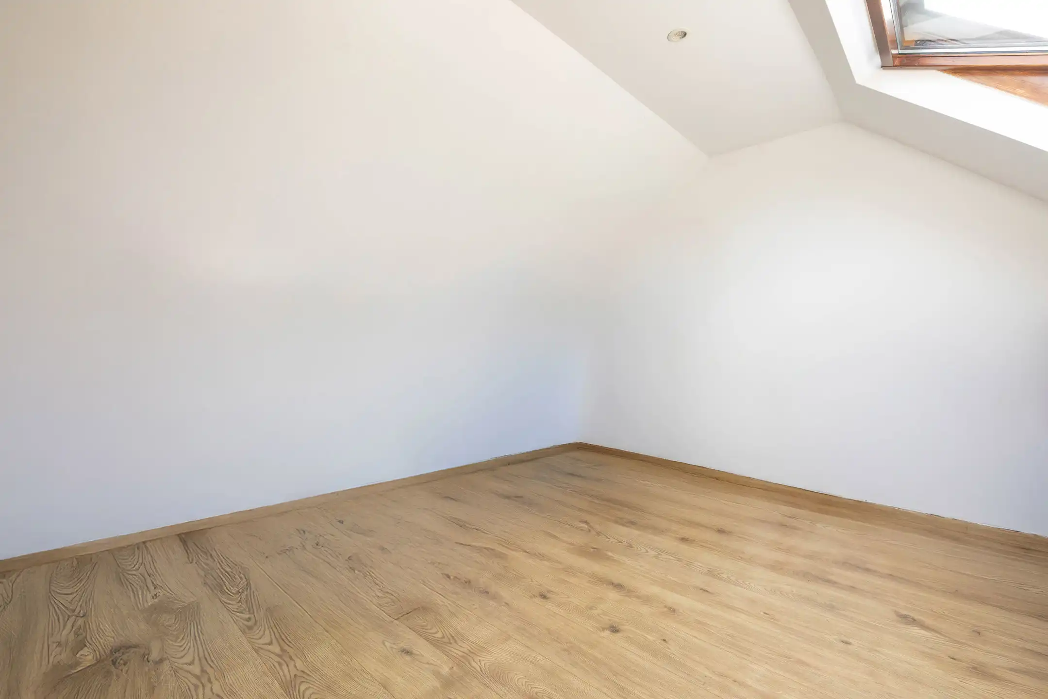 Woning van ± 150 m² met atelier/opslagruimte van ± 100 m² foto 17