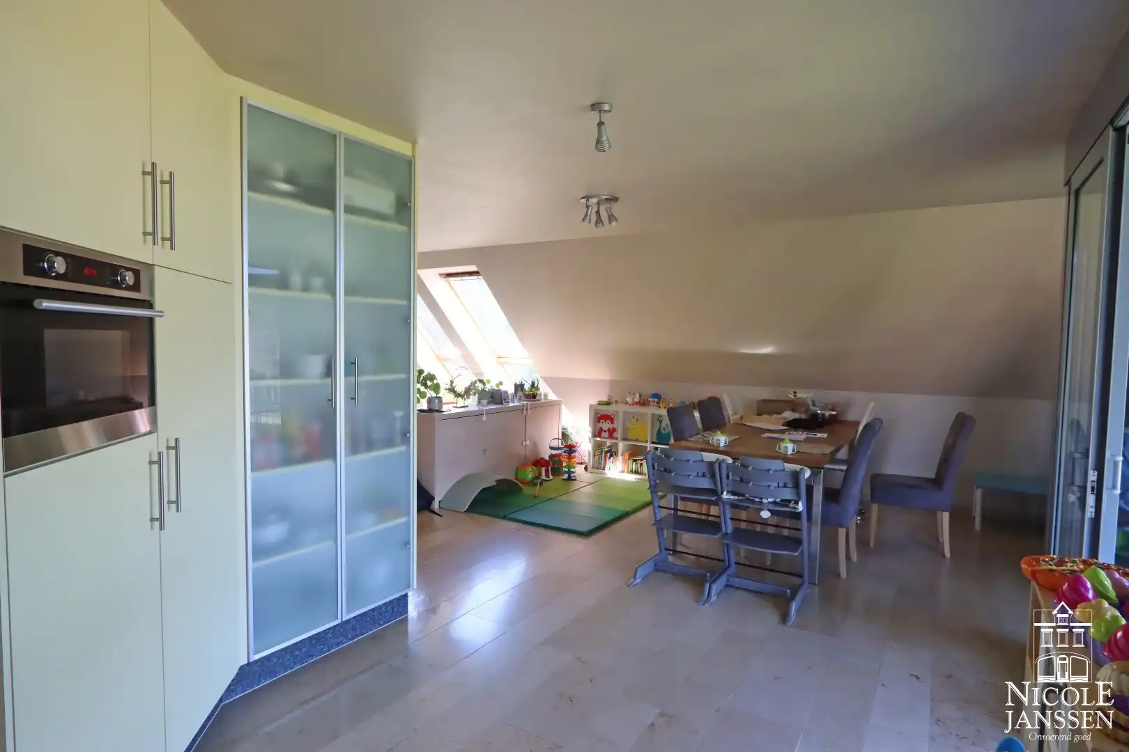 Zeer ruim duplex-appartement foto 7