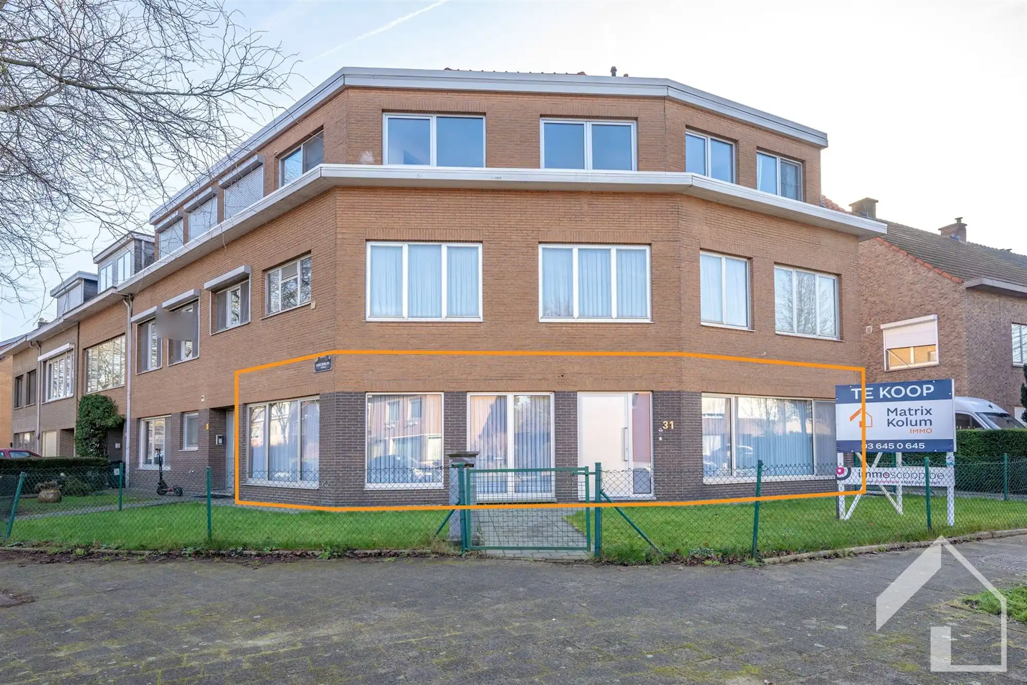 Hoofdfoto van de publicatie: Ruim gelijkvloers appartement met garage en oprit