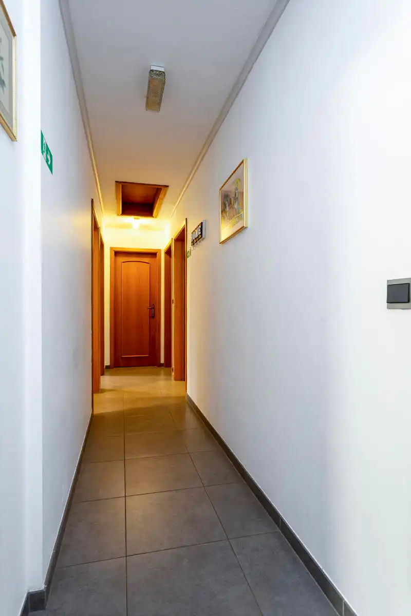 Ruim handelspand + 2 vakantiewoningen. foto 19