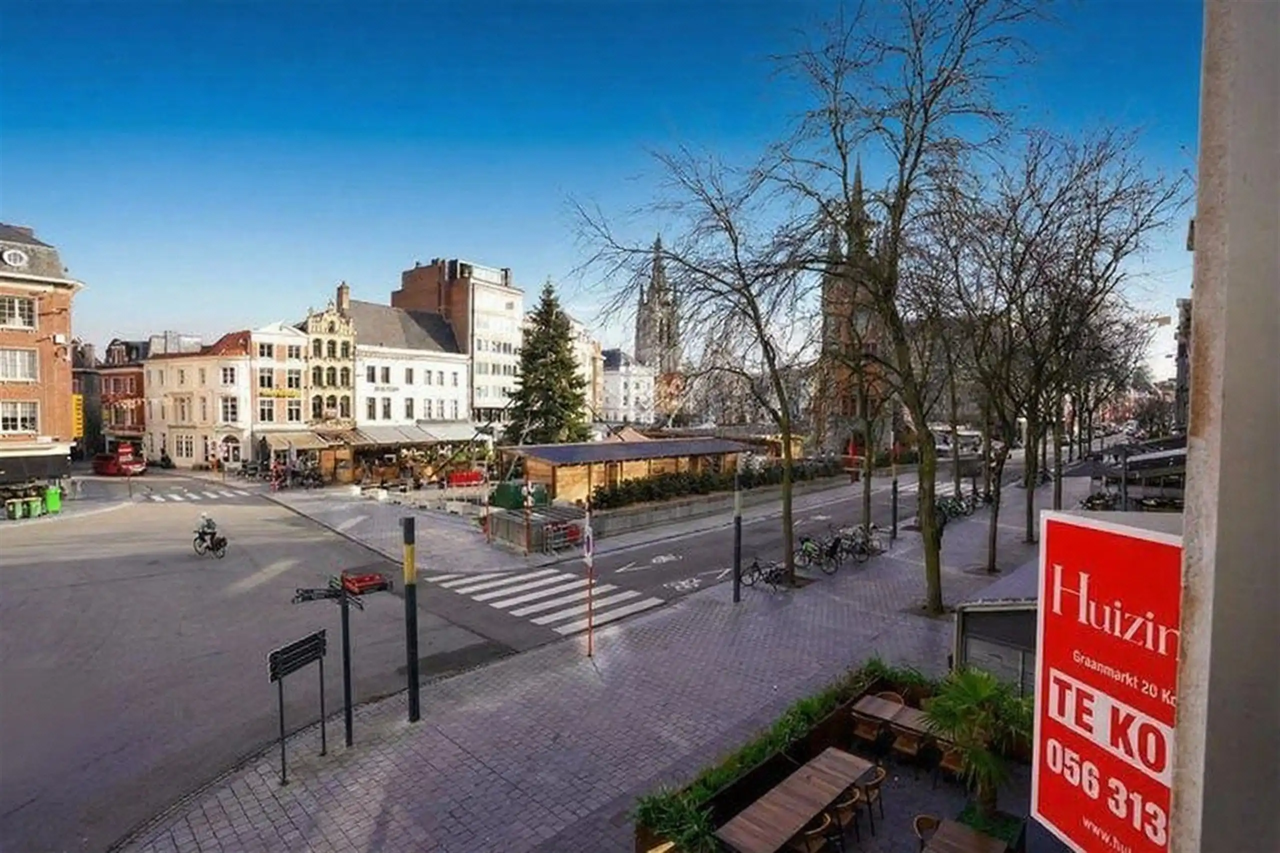 High-end  appartement met frontaal zicht op de Grote Markt met garage en extra staanplaats ! foto 6