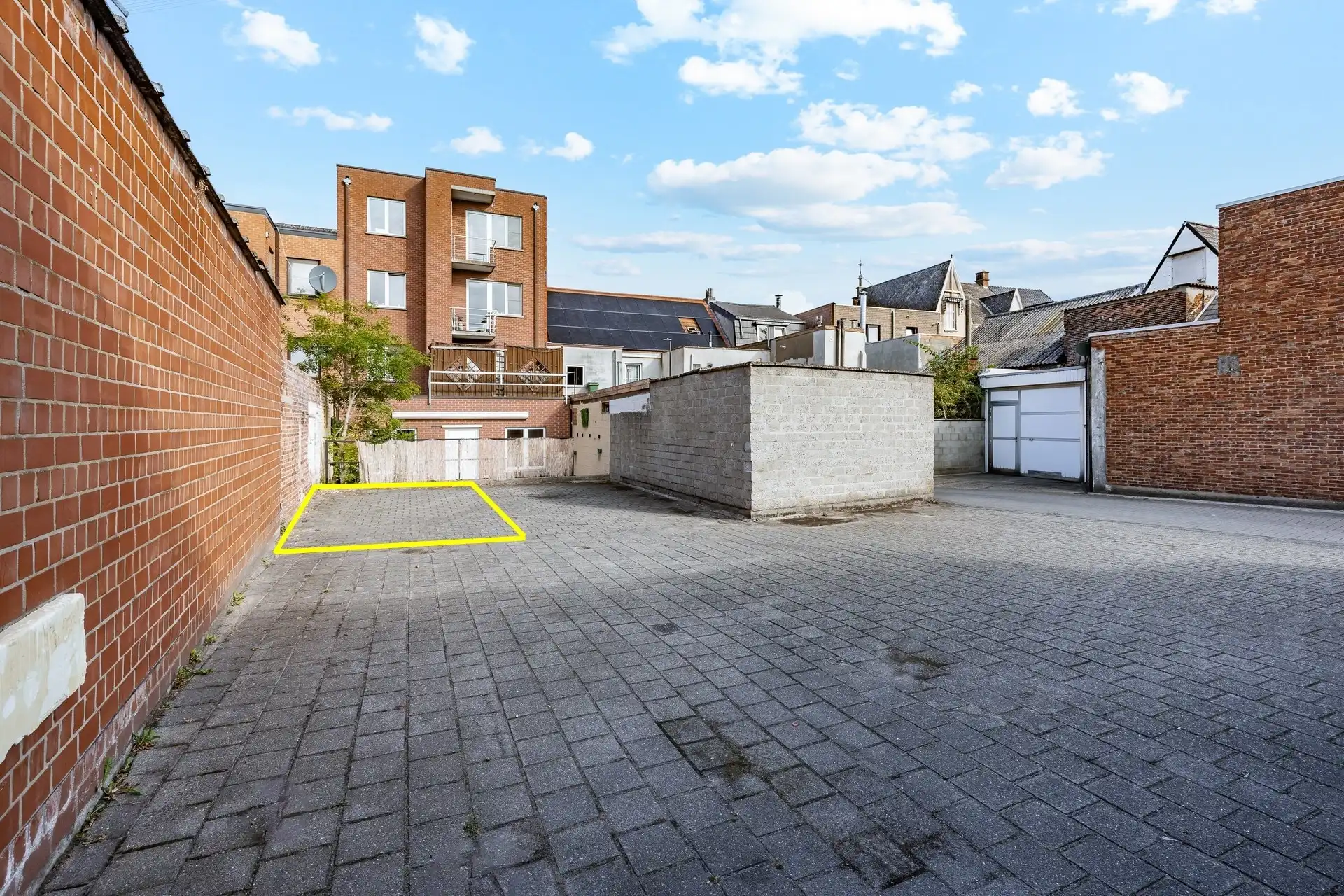Appartement met 2 slks en staanplaats op topligging foto 13