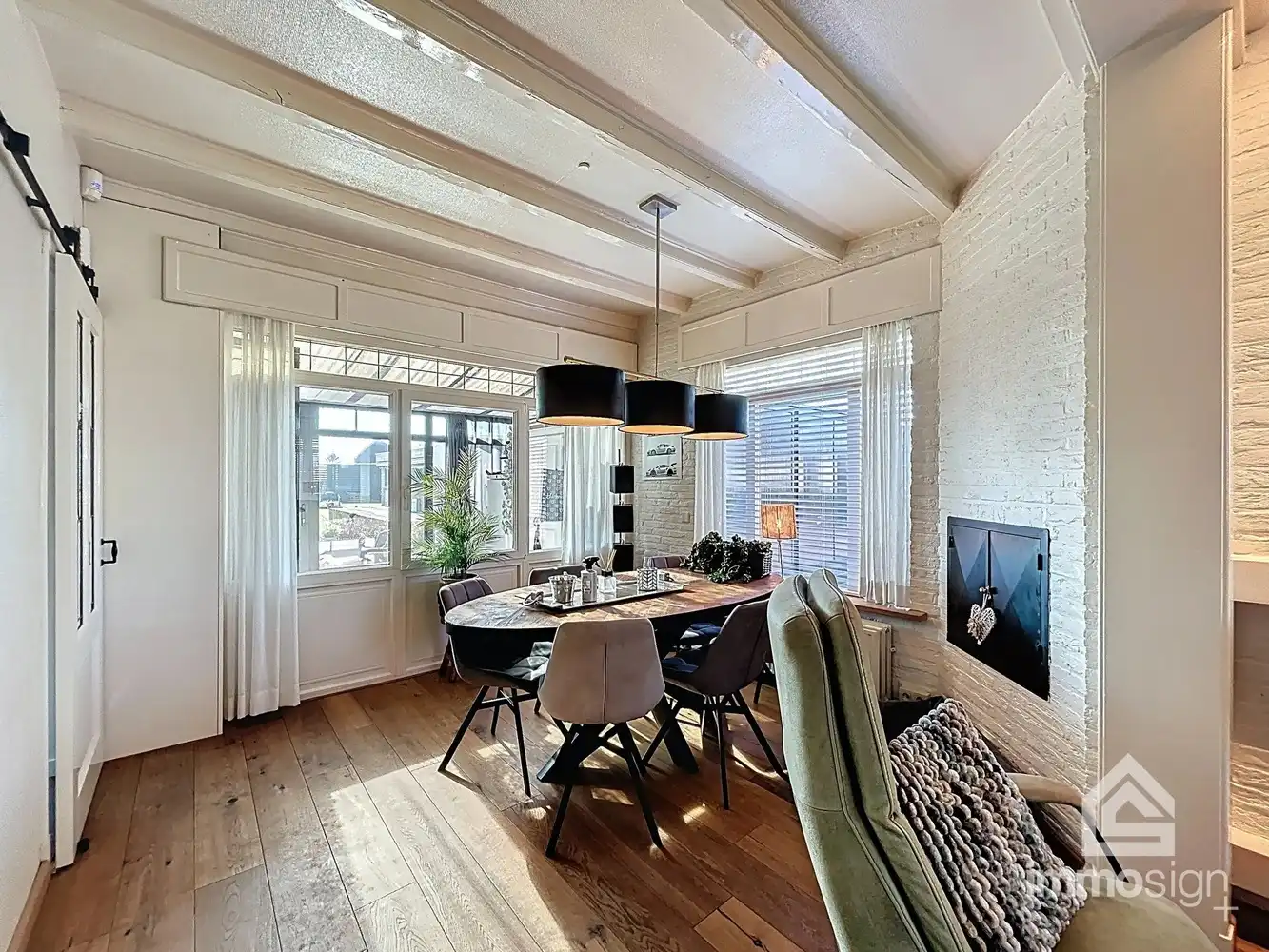 Exclusieve woning voorzien van dubbele garage en bedrijfshal op de Nederlandse grens foto 12