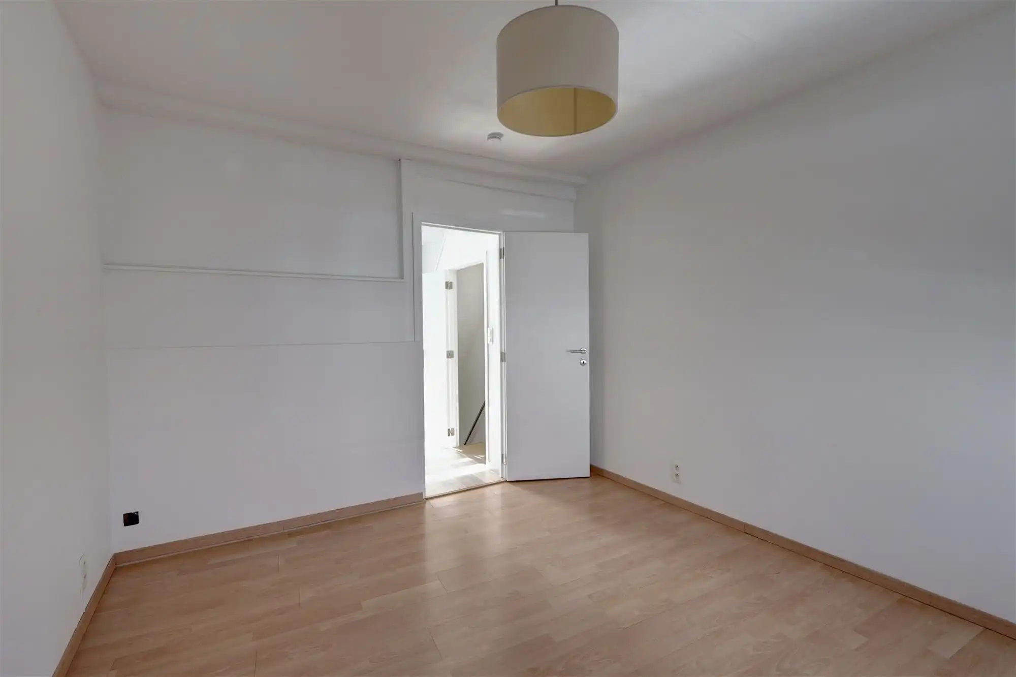 Moderne gezinswoning met twee slaapkamers en tuin foto 6