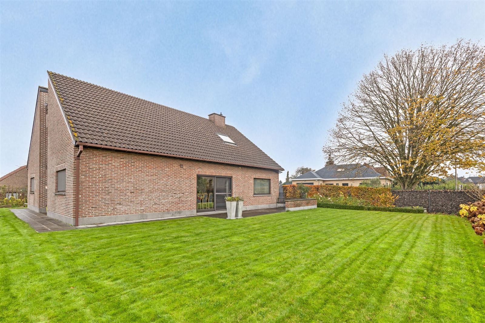 Zeer ruime (334m²) en energiezuinige villa met 4 slaapkamers, tuin en garage foto 29