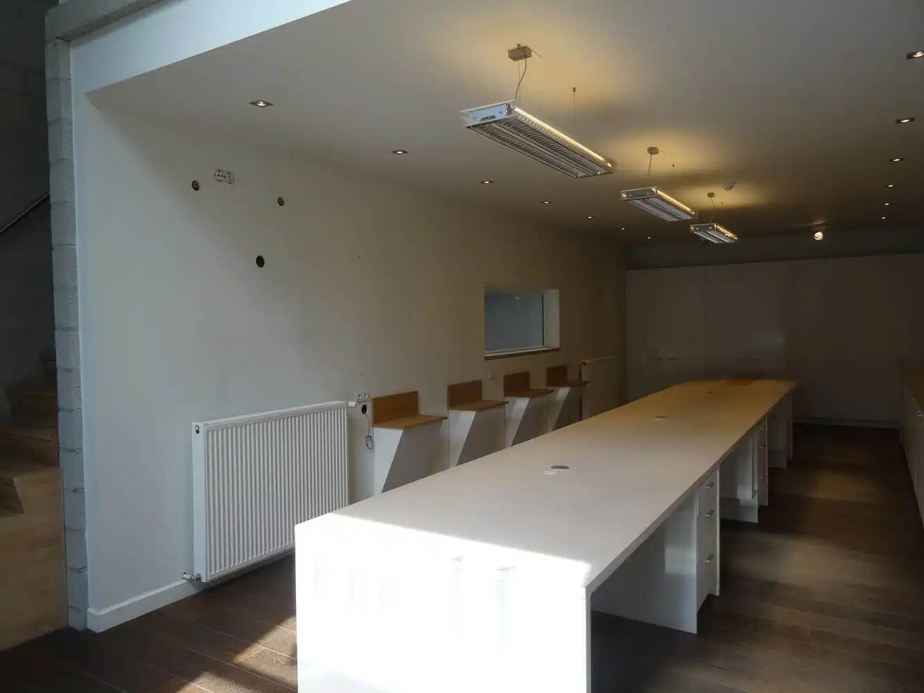 512m² bedrijfsgebouw met kantoren foto 4