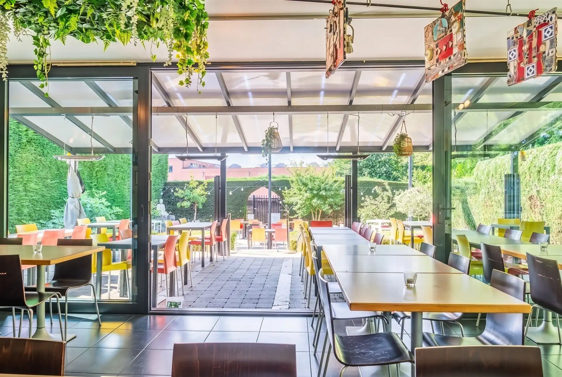 Karakteristiek handelshuis met ruime bovenwoning op toplocatie nabij Maasmechelen foto 14