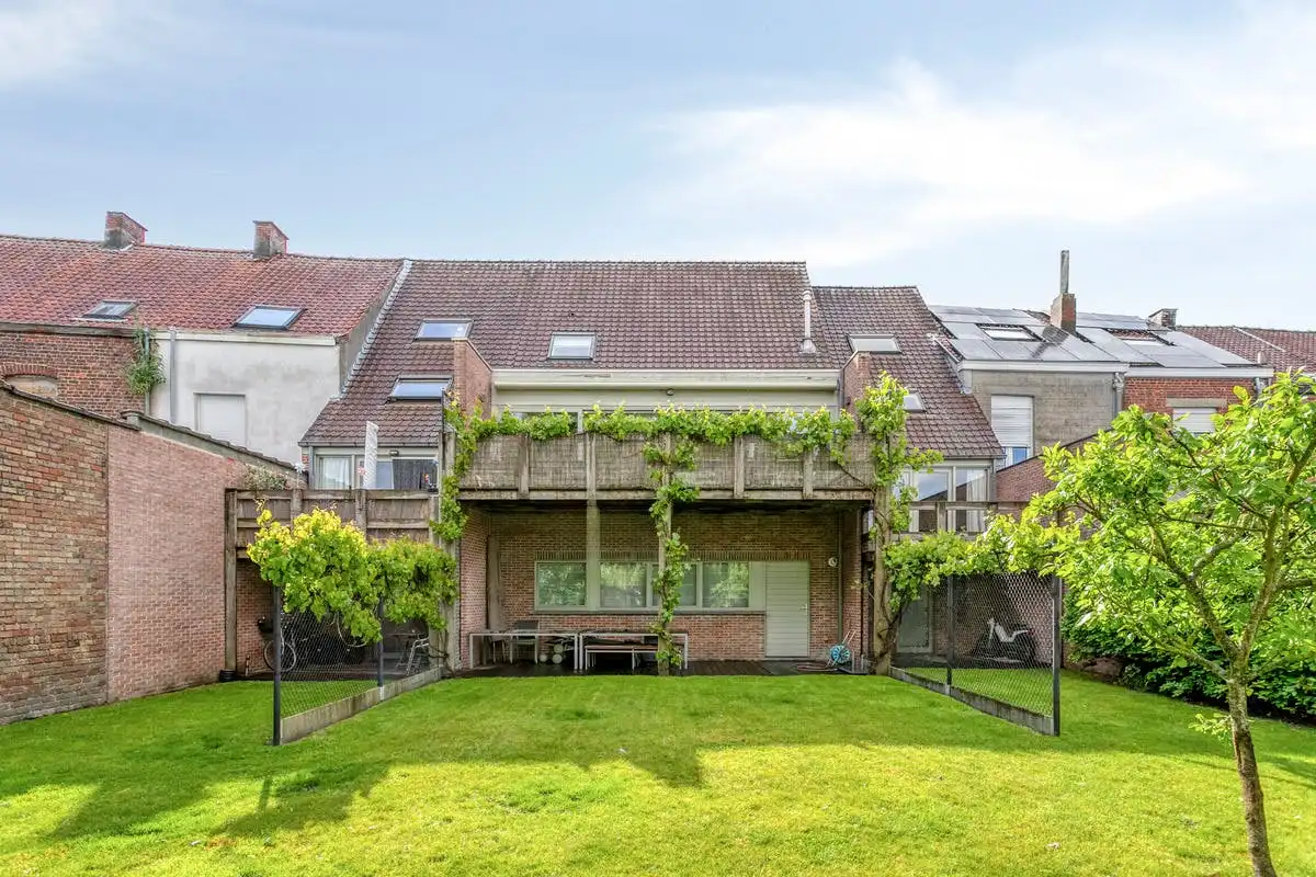 Instapklare gezinswoning met 3 slaapkamers te koop in Menen!  foto {{pictureIndex}}