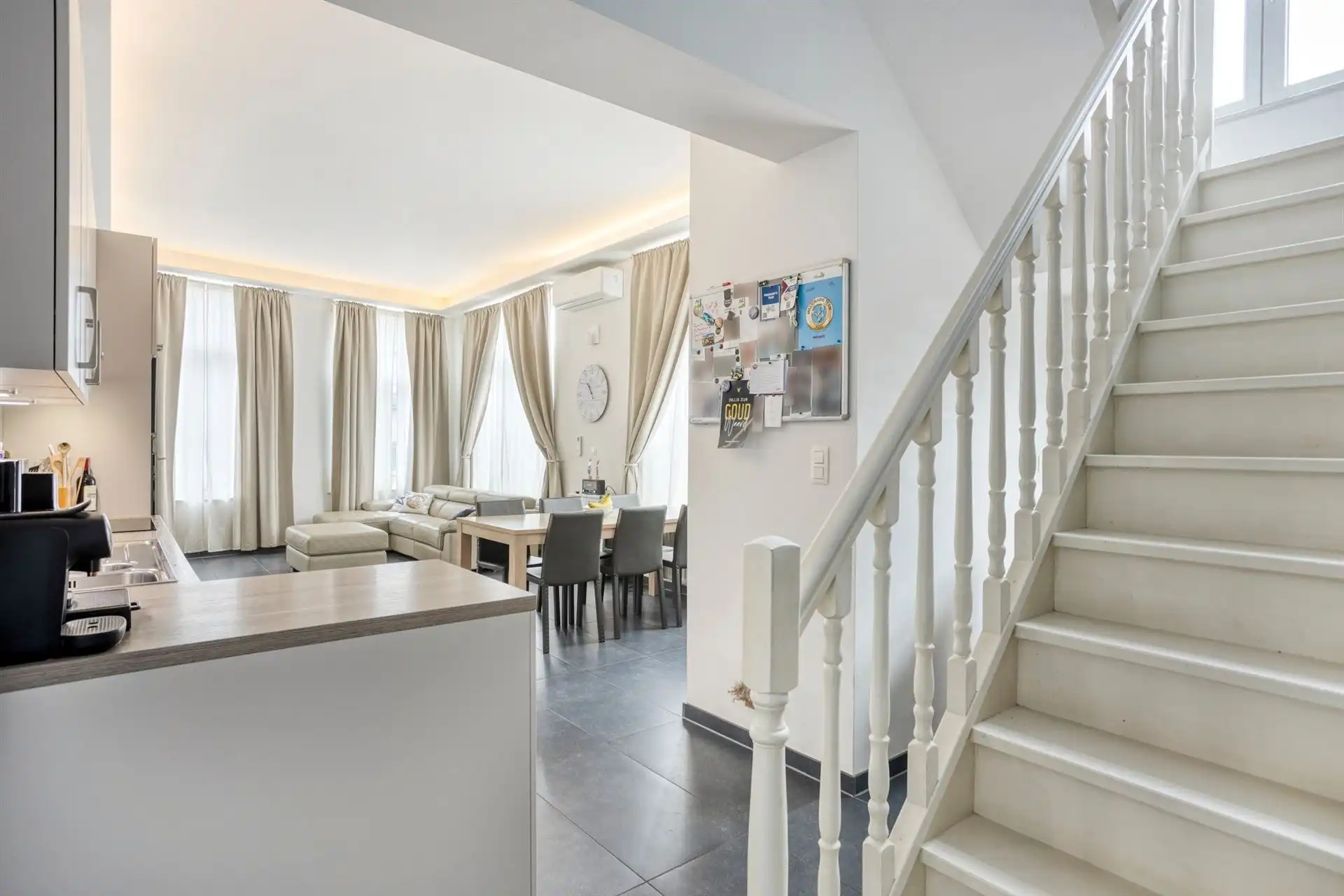 Volledig gerenoveerde en charmante stadswoning foto 2