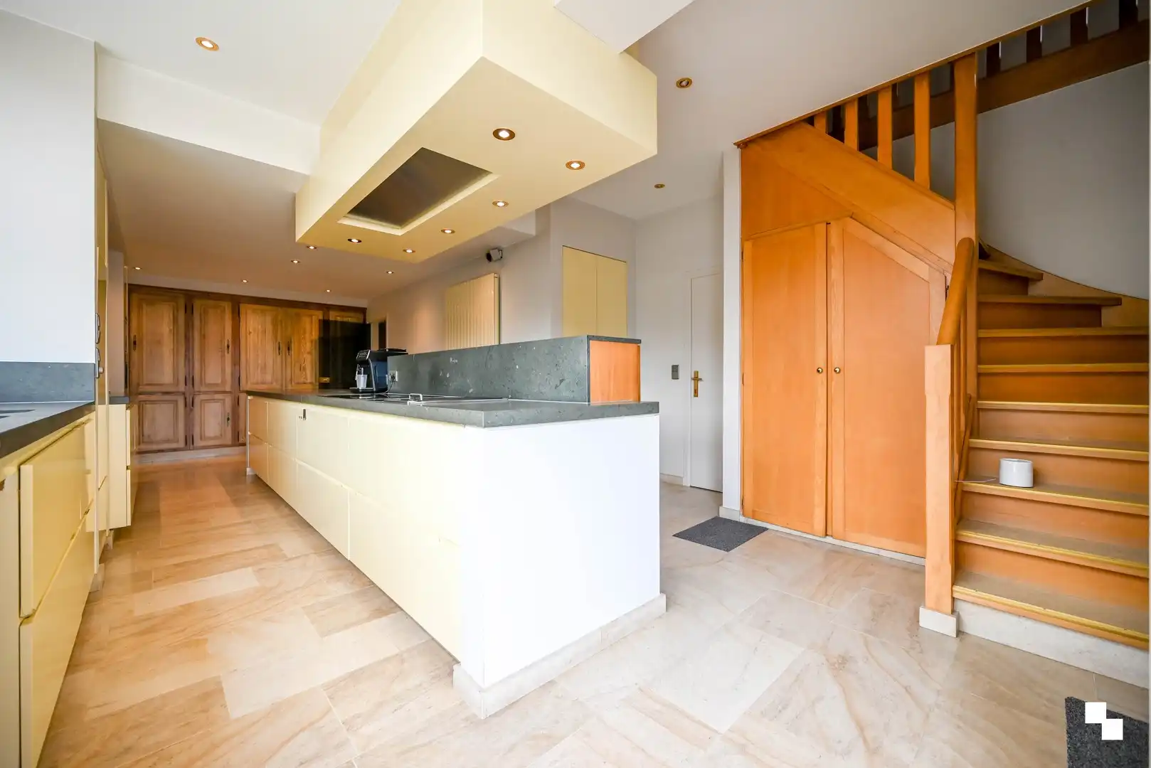 Woning met loods in Oostrozebeke foto 9