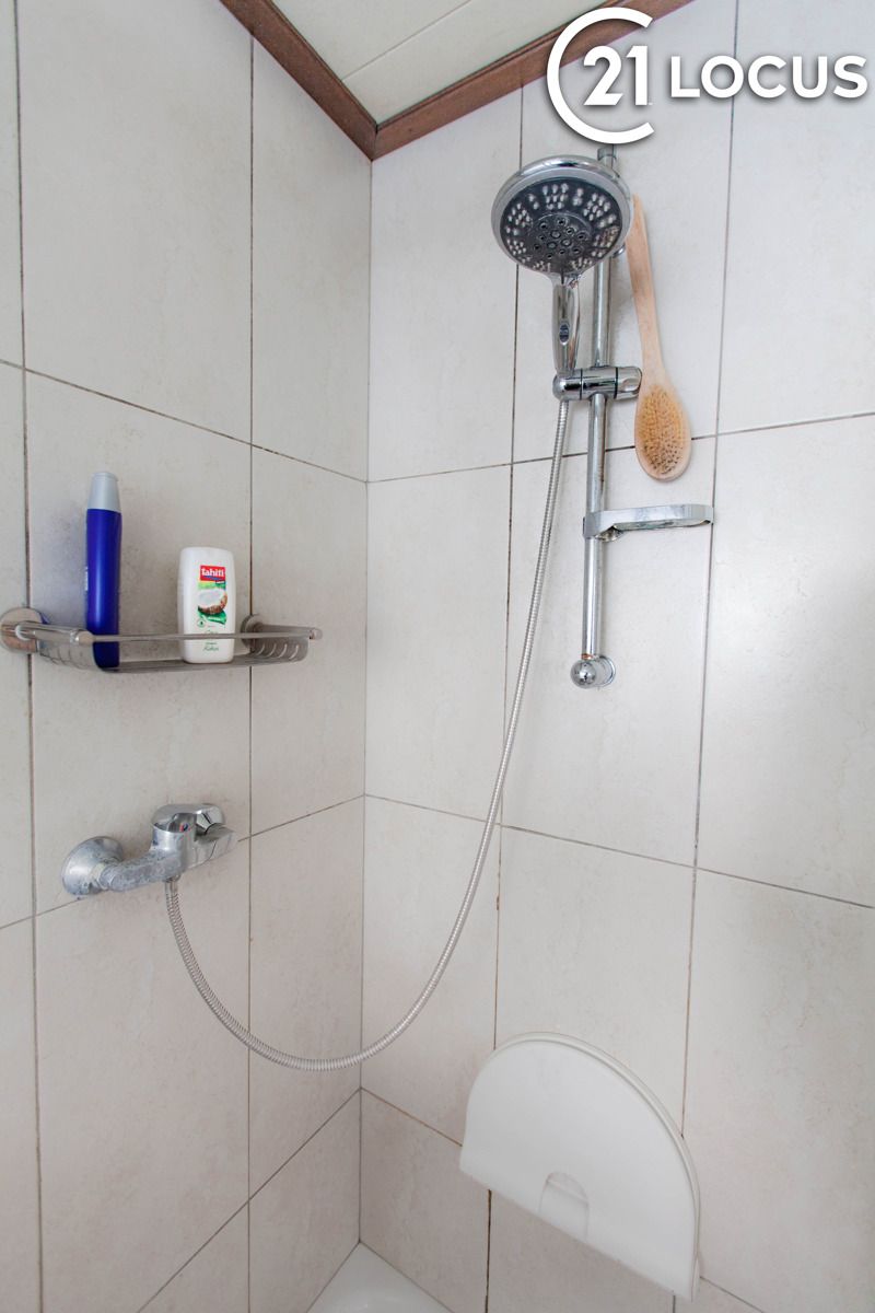 Op te frissen woning met grote weide , unieke kans in Beveren foto 4