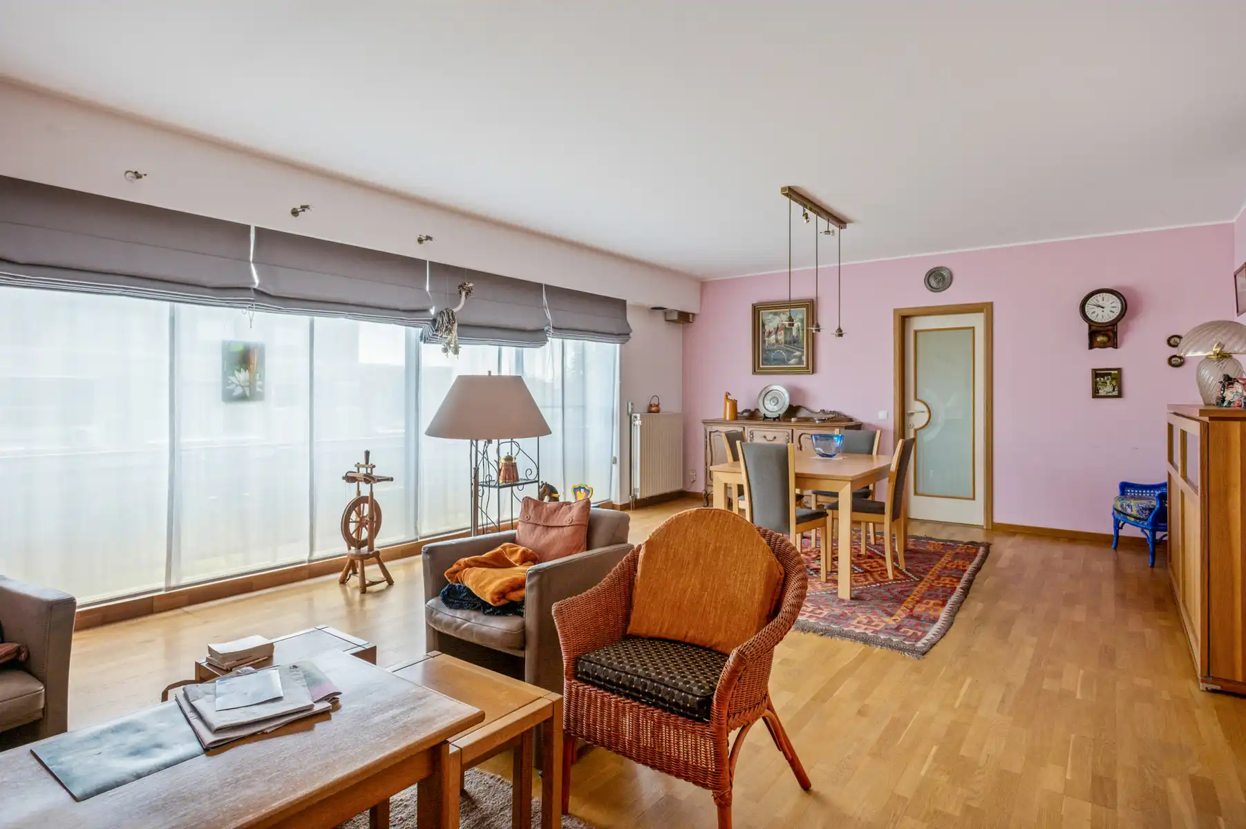 Rustig wonen met terras, 3 slaapkamers en private parking foto {{pictureIndex}}
