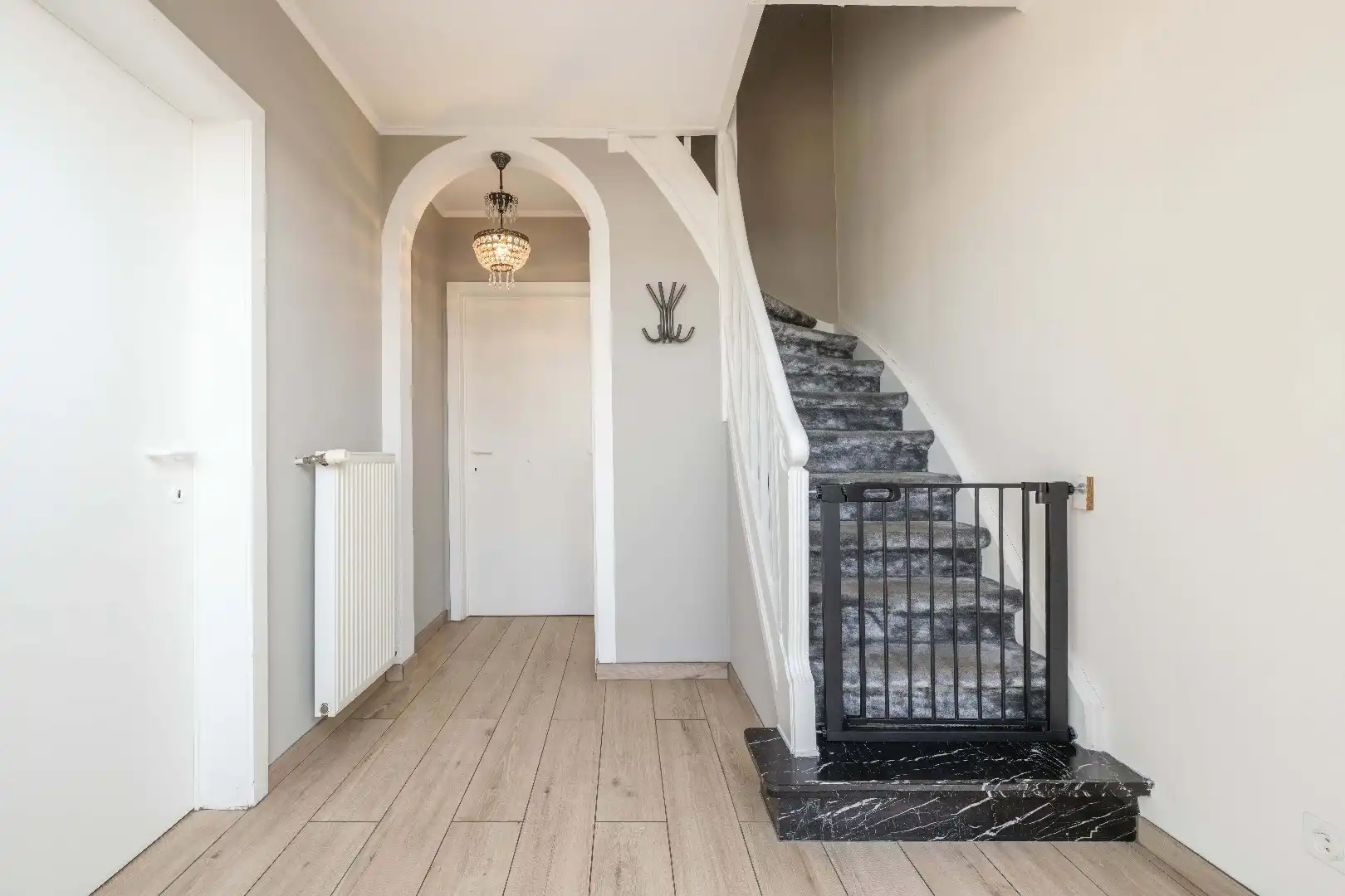 HALF OPEN BEBOUWING OP 267 m² MET GUNSTIGE LIGGING  foto 2