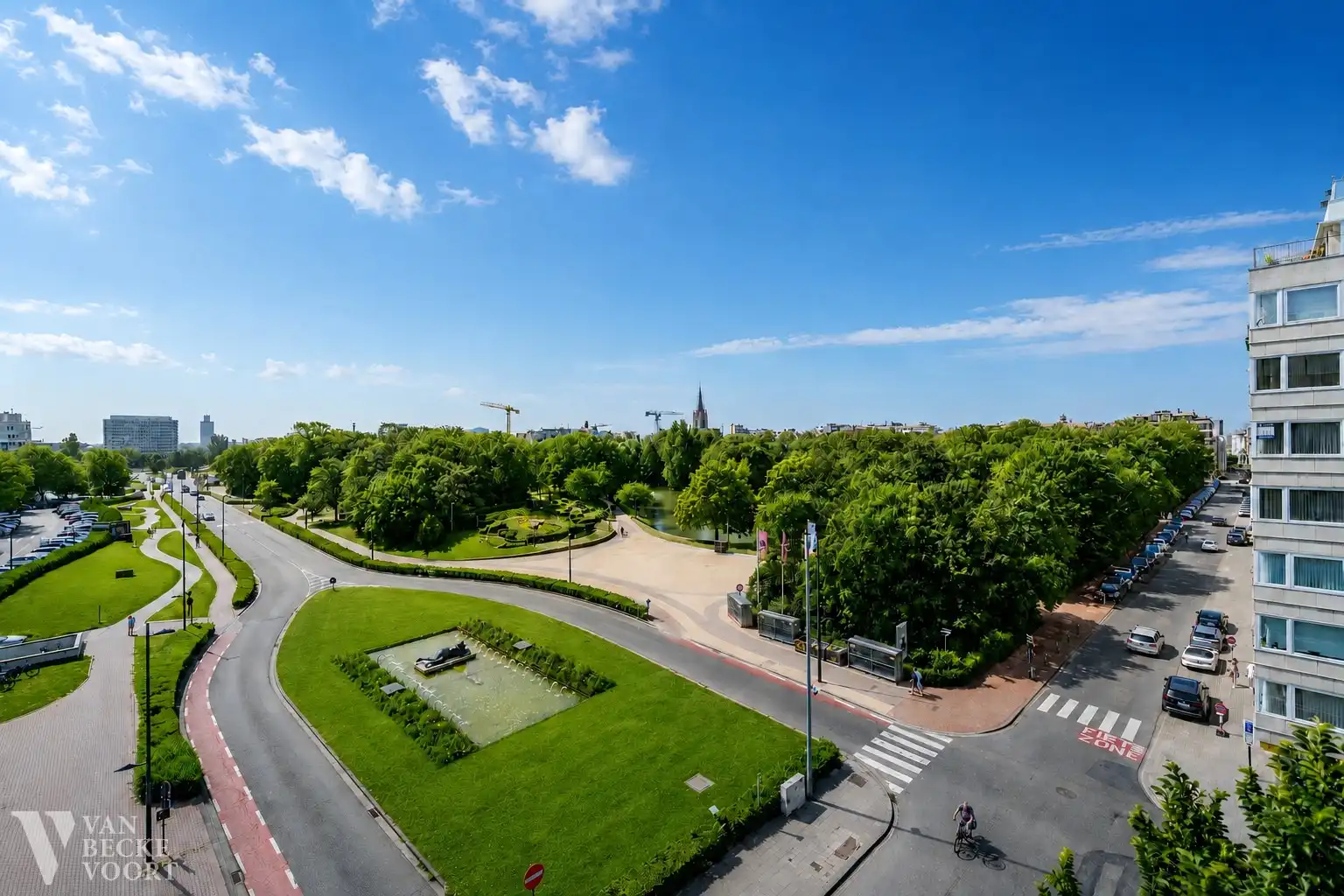 Wonen aan het park: stijlvol gerenoveerd appartement met uitzonderlijk uitzicht foto {{pictureIndex}}