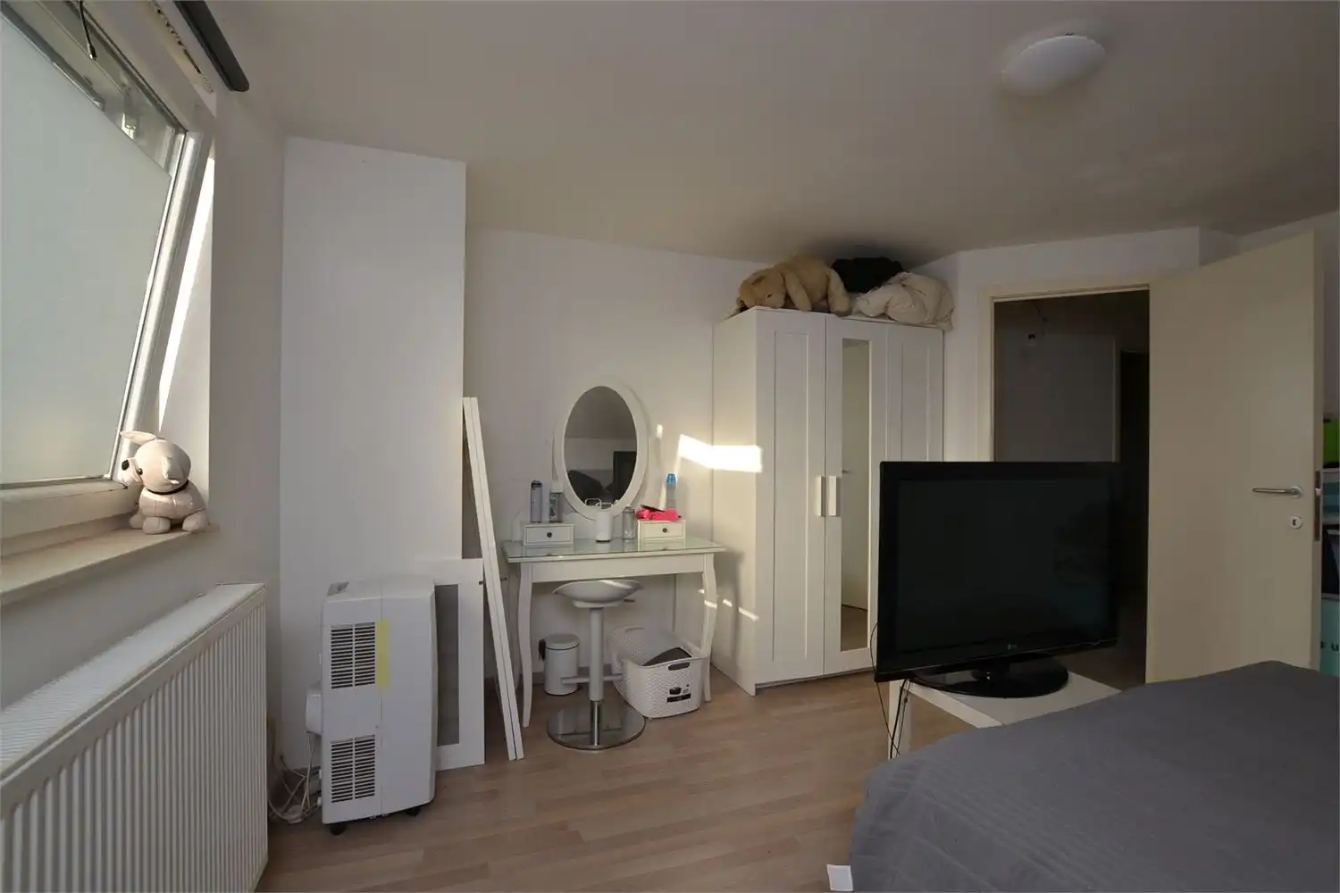 RUSTIG GELEGEN DUPLEXAPPARTEMENT MET 3 SLAAPKAMERS, TERRAS, GARAGE EN AUTOSTAANPLAATS foto 9