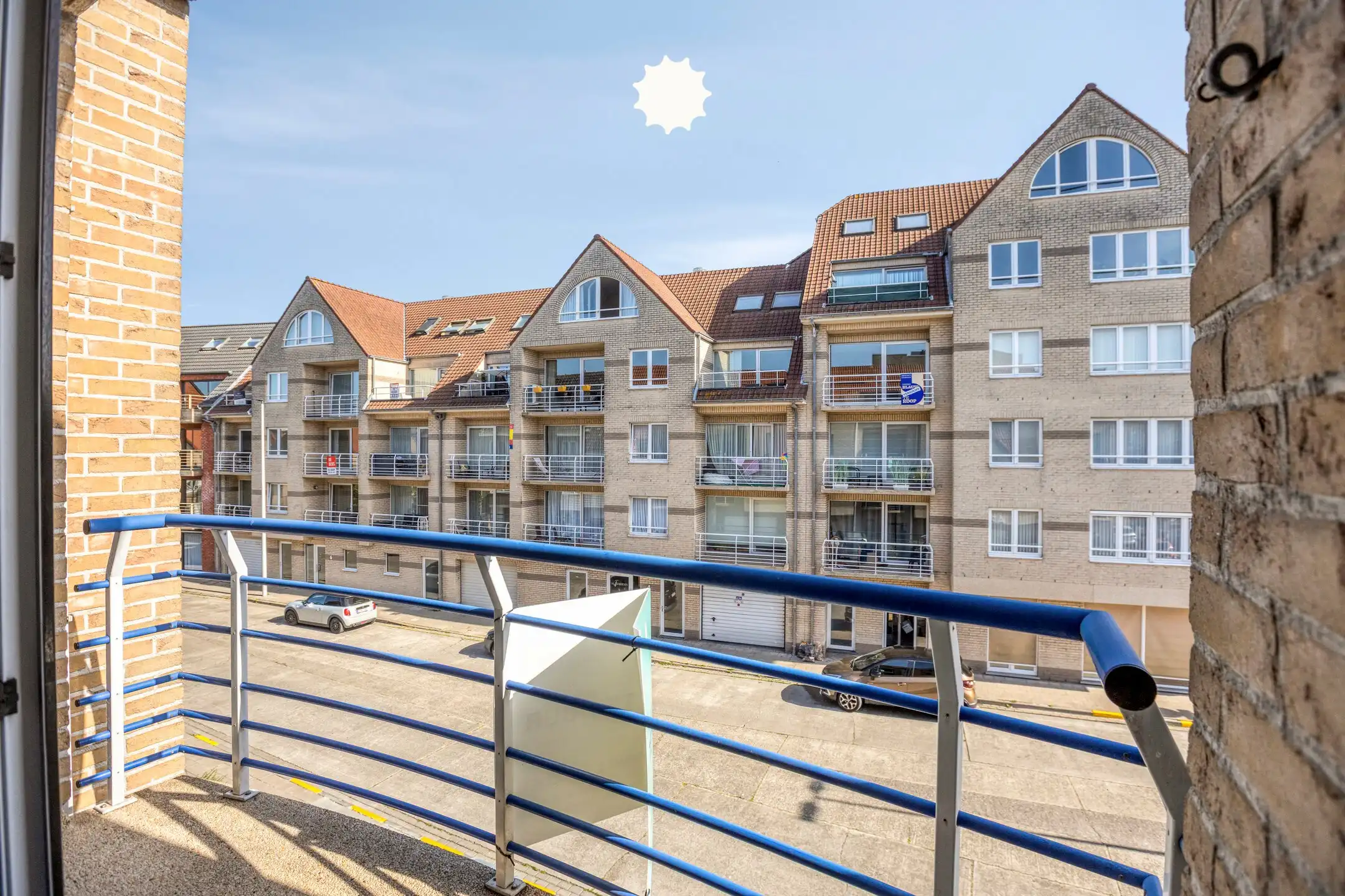 "Wonen zonder zorgen: vernieuwd appartement met garage" foto 12
