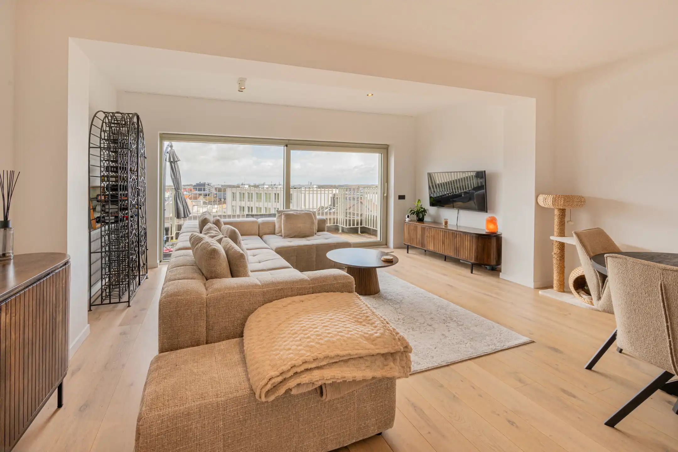 Knappe penthouse met terras en prachtig uitzicht foto 3