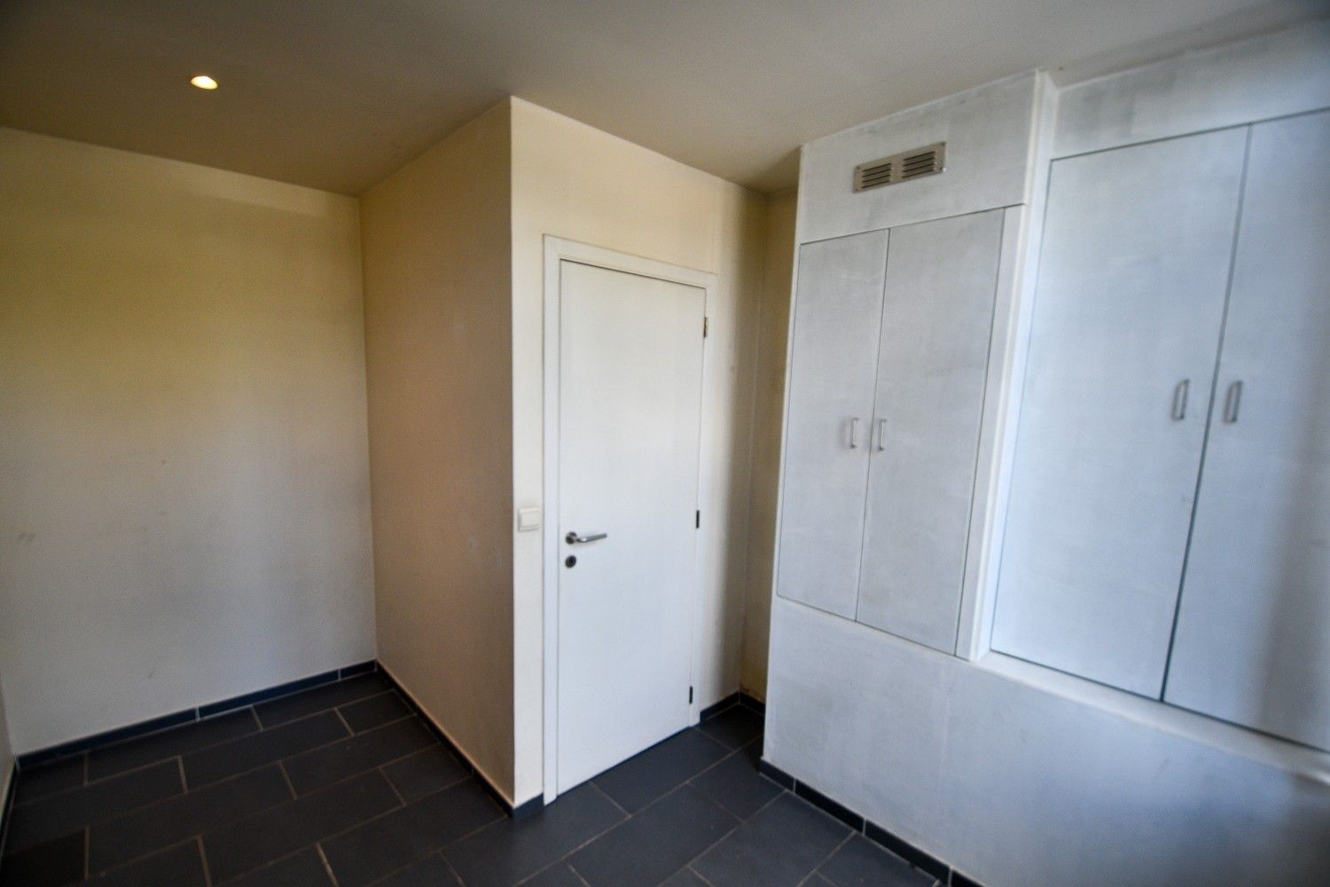Ruime woning met 4 slaapkamers en grote tuin foto 2