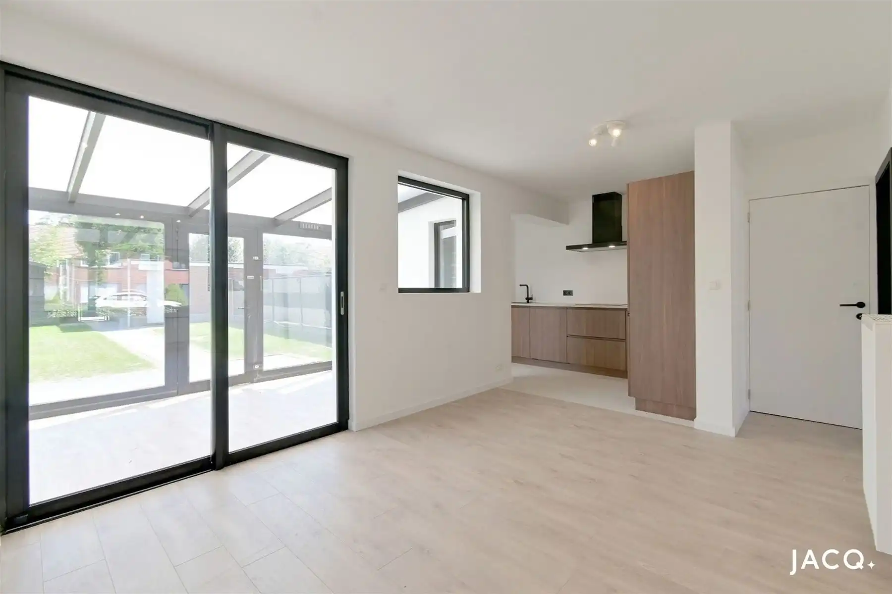 Prachtige woning met 3 slaapkamers, grote tuin en garage ! foto 5