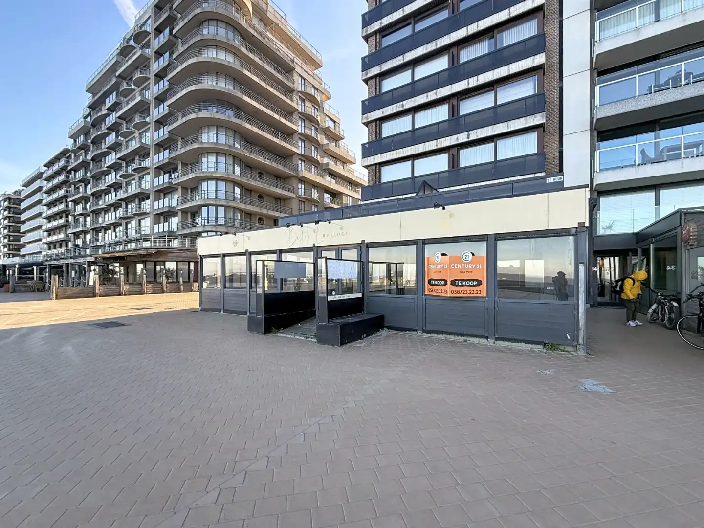 Ruim handelspand op topligging aan de Zeedijk foto {{pictureIndex}}