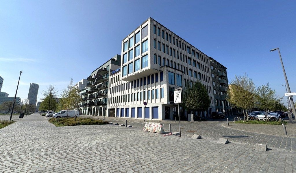 Commercieel gelijkvloers kantoor te koop op 't Eilandje in Antwerpen foto {{pictureIndex}}