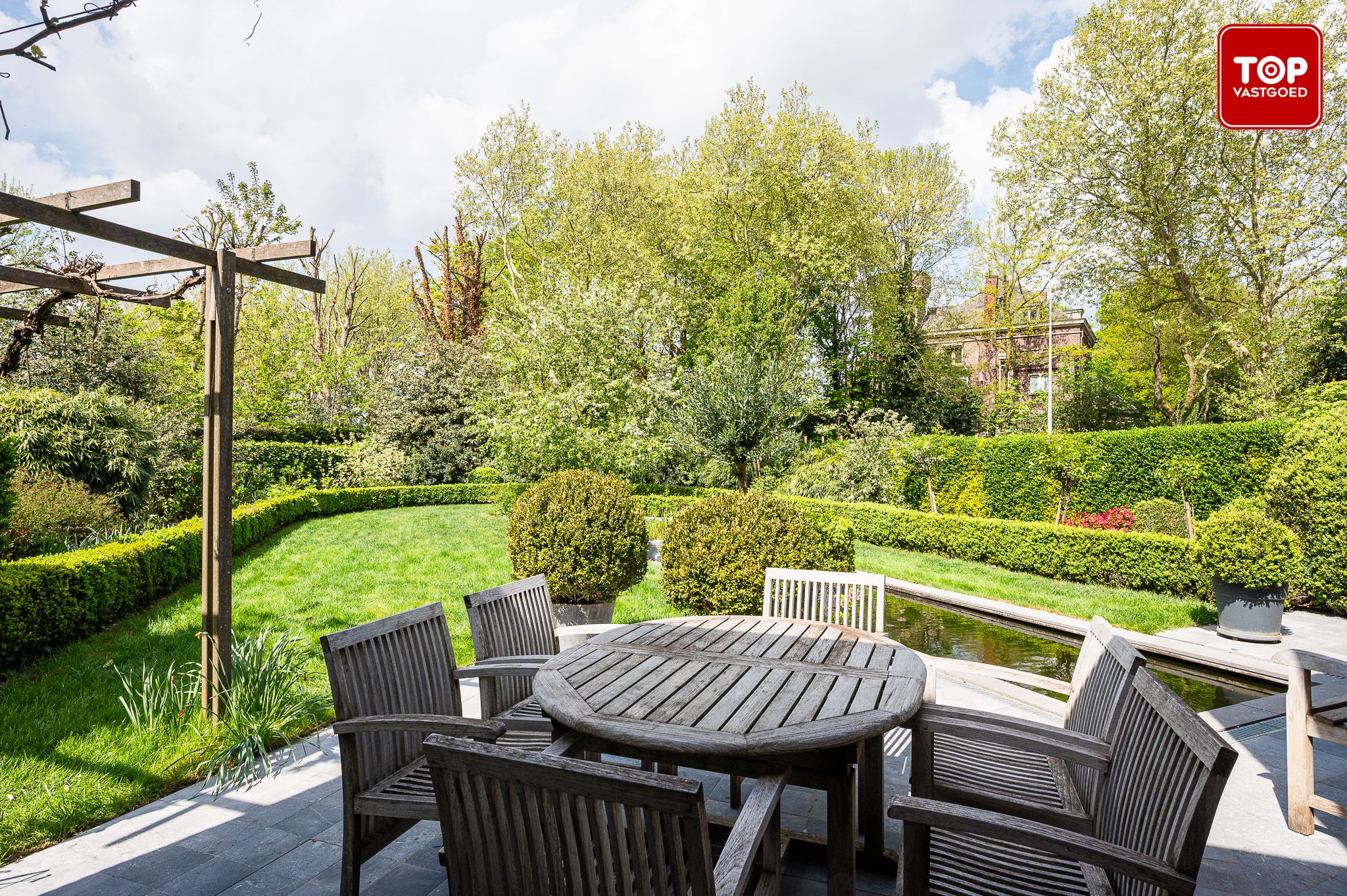 Exclusieve gezinswoning met een prachtige tuin, vijver en bureauruimte in groen Gentbrugge foto 25