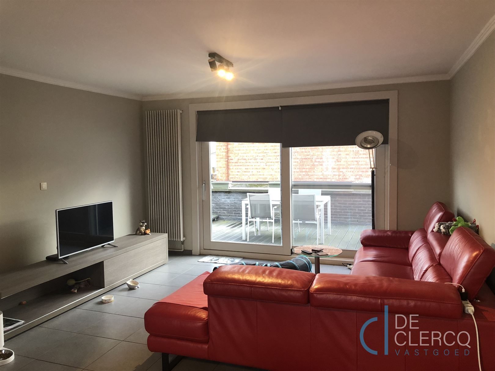 Ruim, tijdloos appartement met garage én terras te huur! foto 2