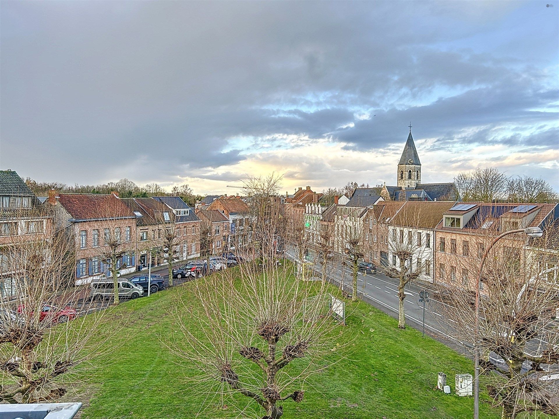 Prachtige opbrengsteigendom van 12 appartementen met terras en 12 autostaanplaatsen in hartje Sint-Pauwels.  foto 3