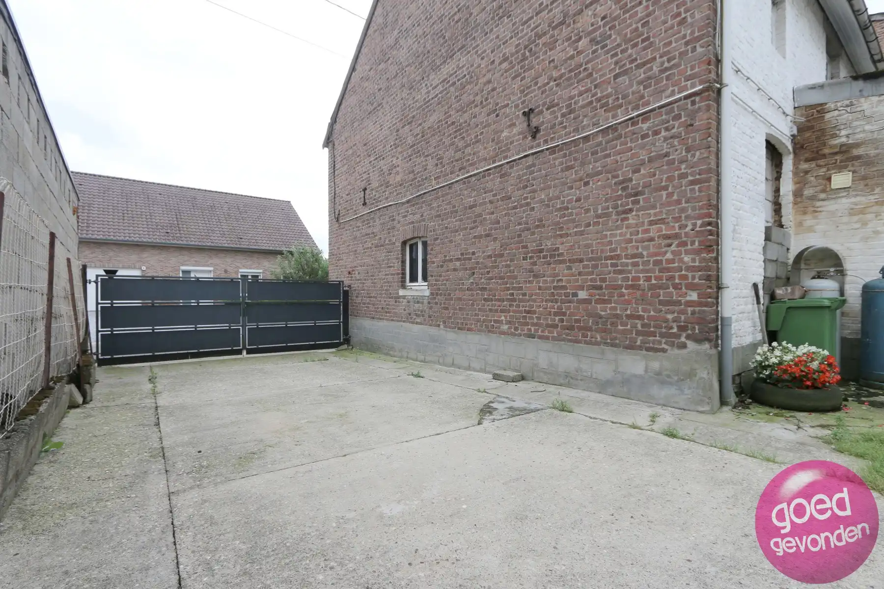 WONING - STALGEBOUW - TERRAS - TUIN - PARKING - TE RENOVEREN foto 4