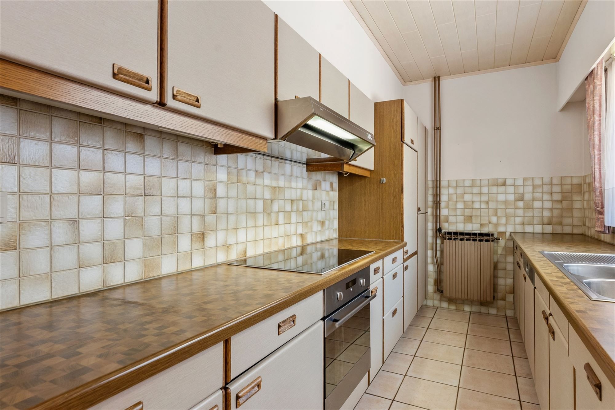 GOED ONDERHOUDEN GELIJKVLOERSE WONING MET 3 SLAAPKAMERS RUSTIG GELEGEN TE STAL foto 13