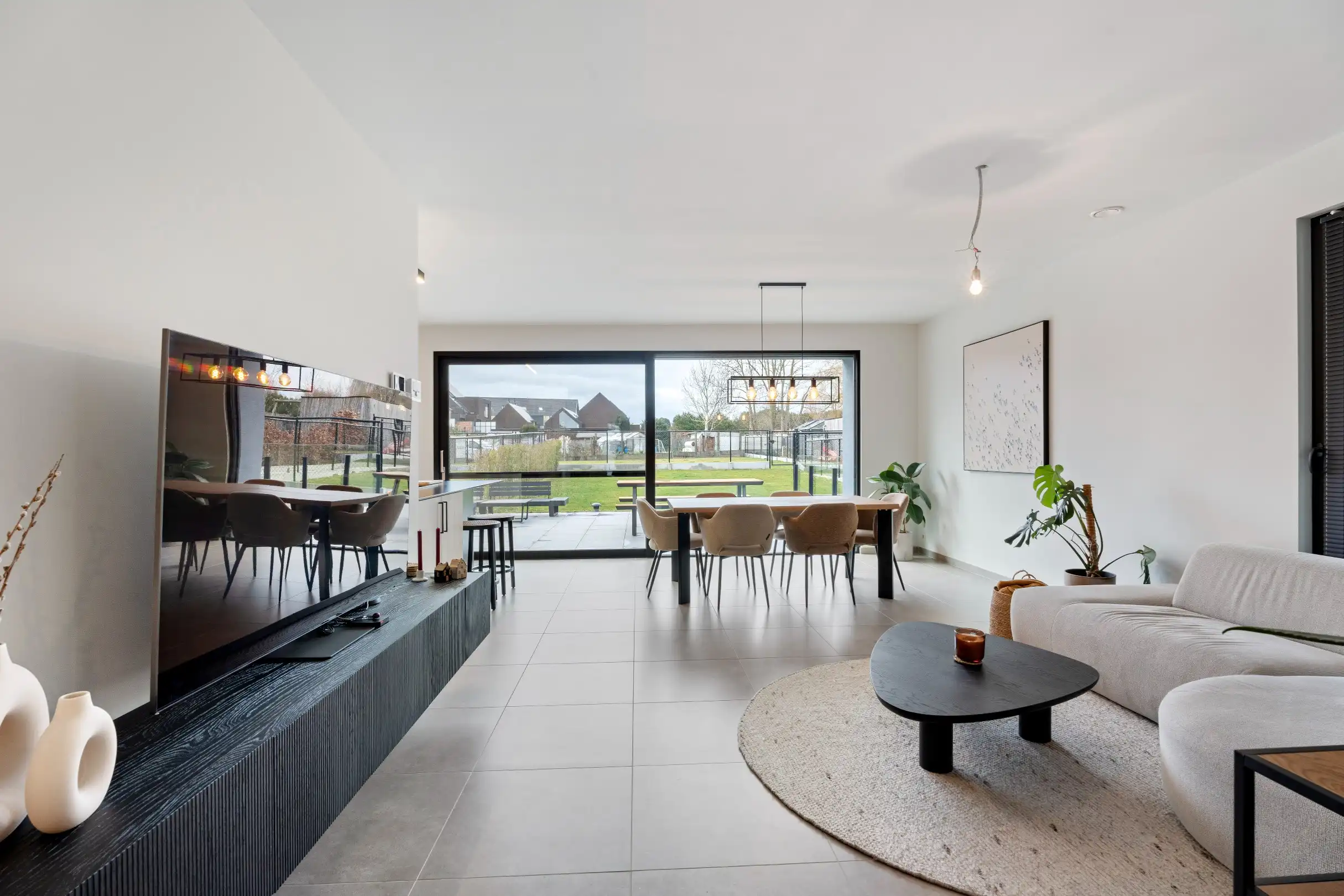 Gelijkvloers appartement met terras en tuin foto 4