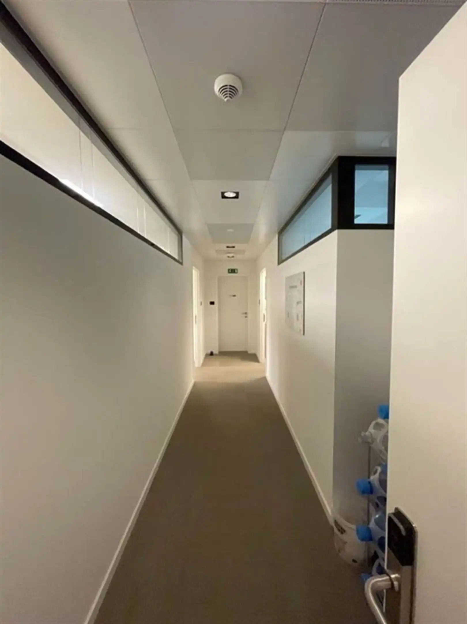 Kantoorgebouw foto 7