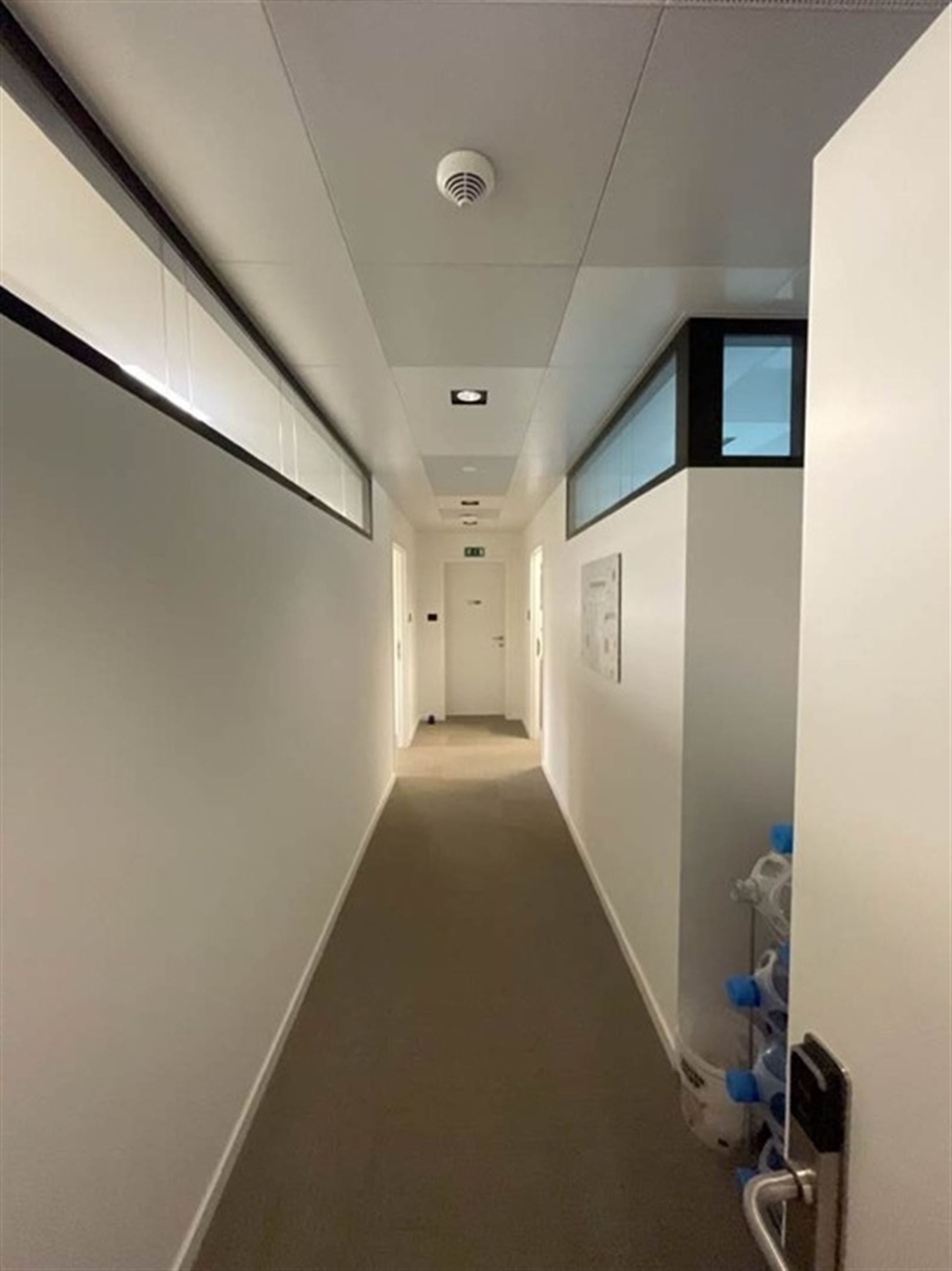 Kantoorgebouw foto 7