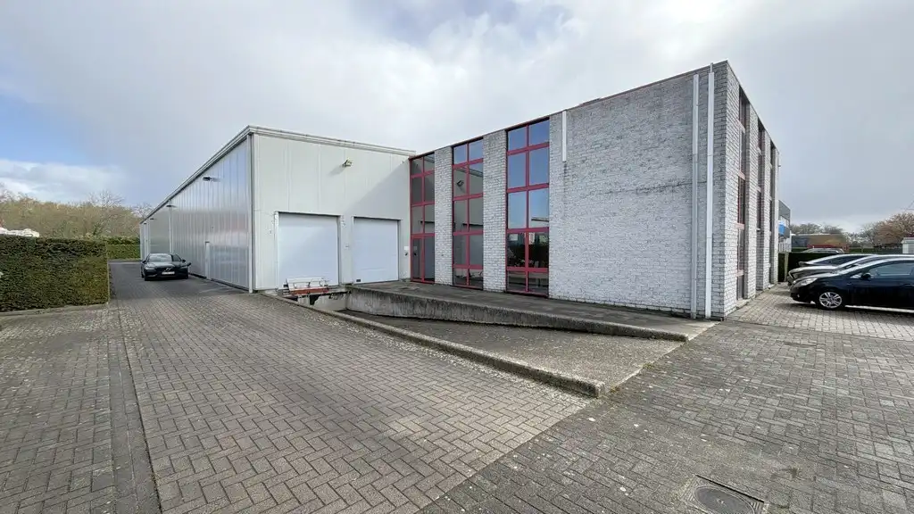 Bedrijfsgebouw met laadkades te huur nabij E313 in Olen foto 2