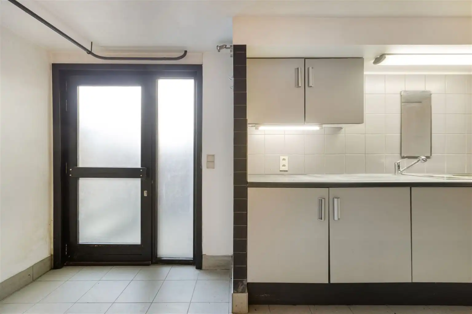 Vrijstaande woning met 3 slaapkamers, ruime tuin en garages op een riant perceel van 9a18ca, rustig gelegen nabij het centrum van Maaseik.  foto 21