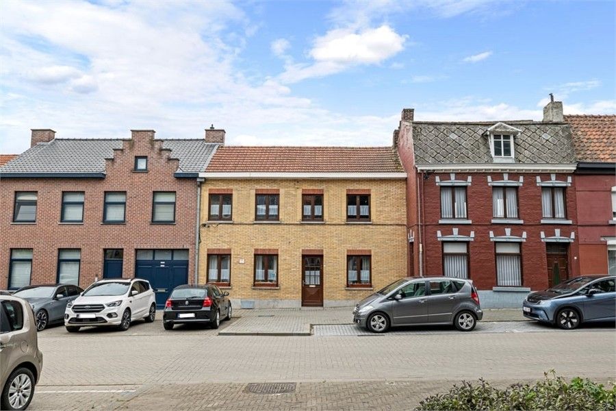 Hoofdfoto van de publicatie: RUIM TE REOVEREN GEZINSWONING OP EEN PERCEEL VAN 8A79CA IN HET CENTRUM VAN SINT-TRUIDEN