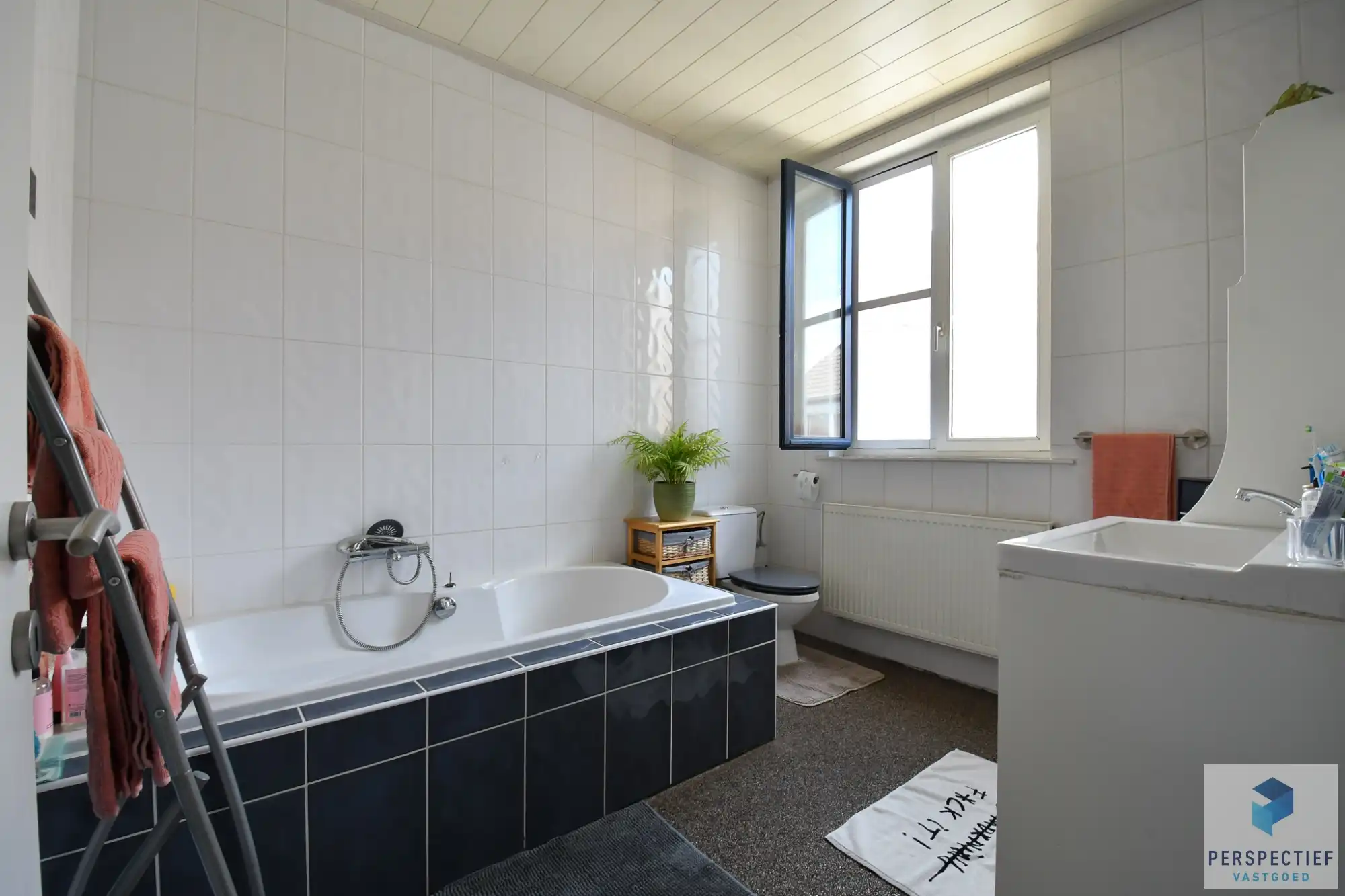 Mooie ruime instapklare woning met grote stadskoer foto 10