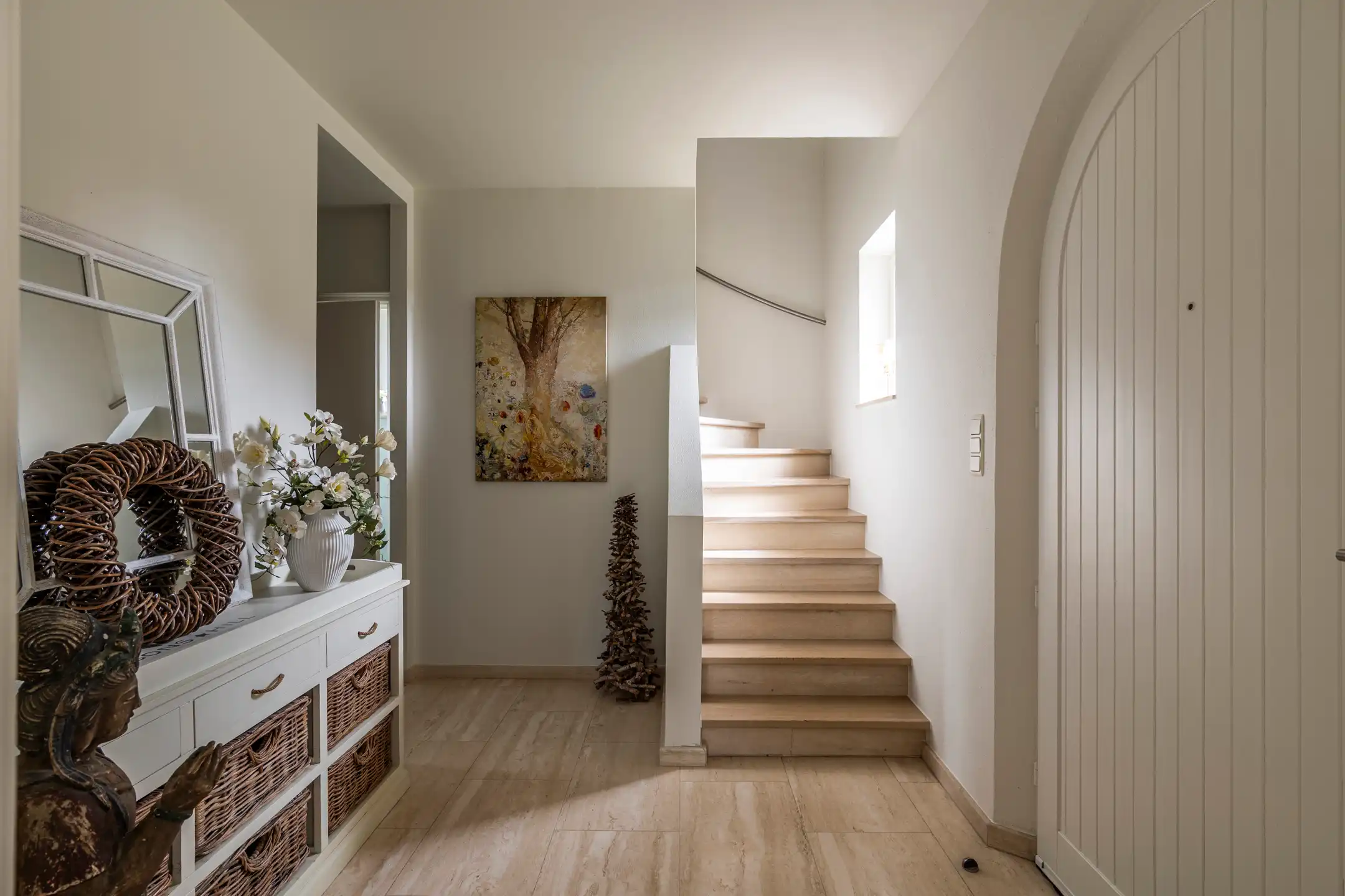Rustig gelegen vrijstaande woning op 960 m² grond. foto 2